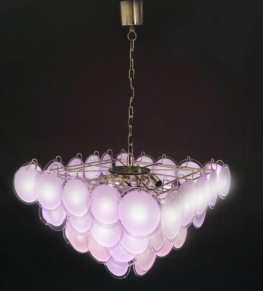 Fine XX secolo Una straordinaria coppia di modelli moderni  Lampadario a disco in vetro di Murano color rosa ametista, anni '70 in vendita