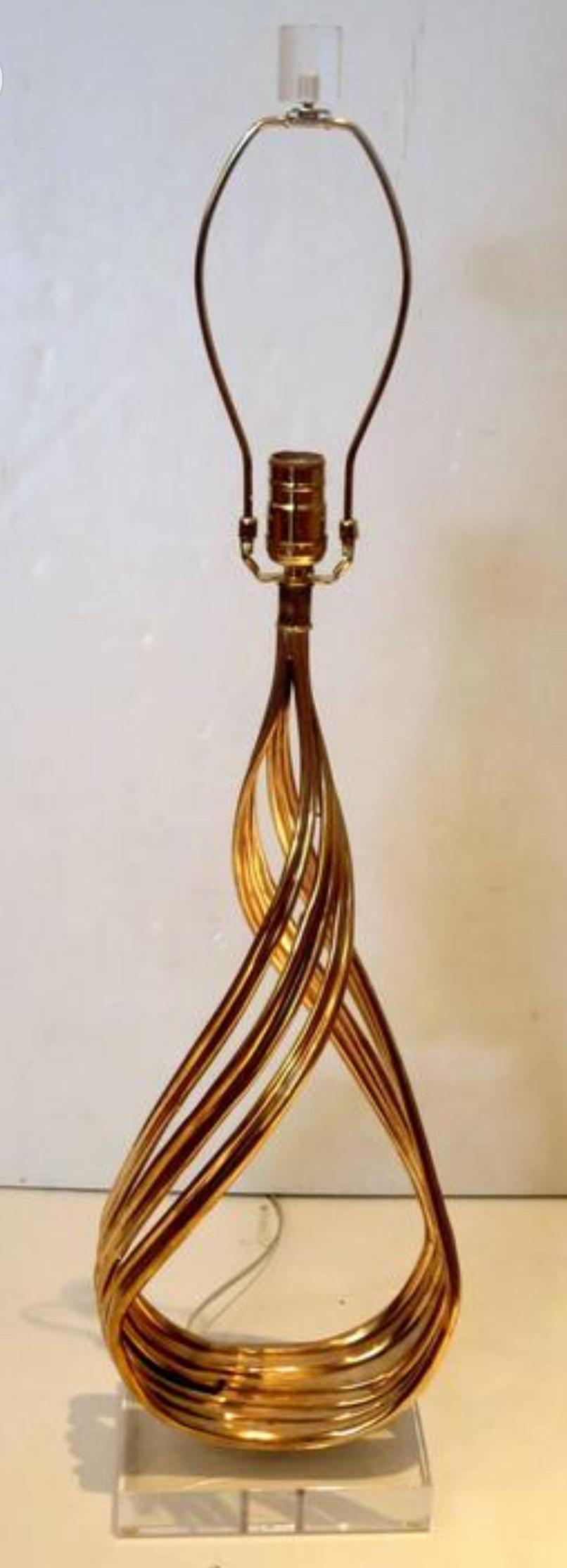 Brutalist Striking Pair of Patinated Twisted Bronze and Lucite Tall Sculpted Lamps For Sale