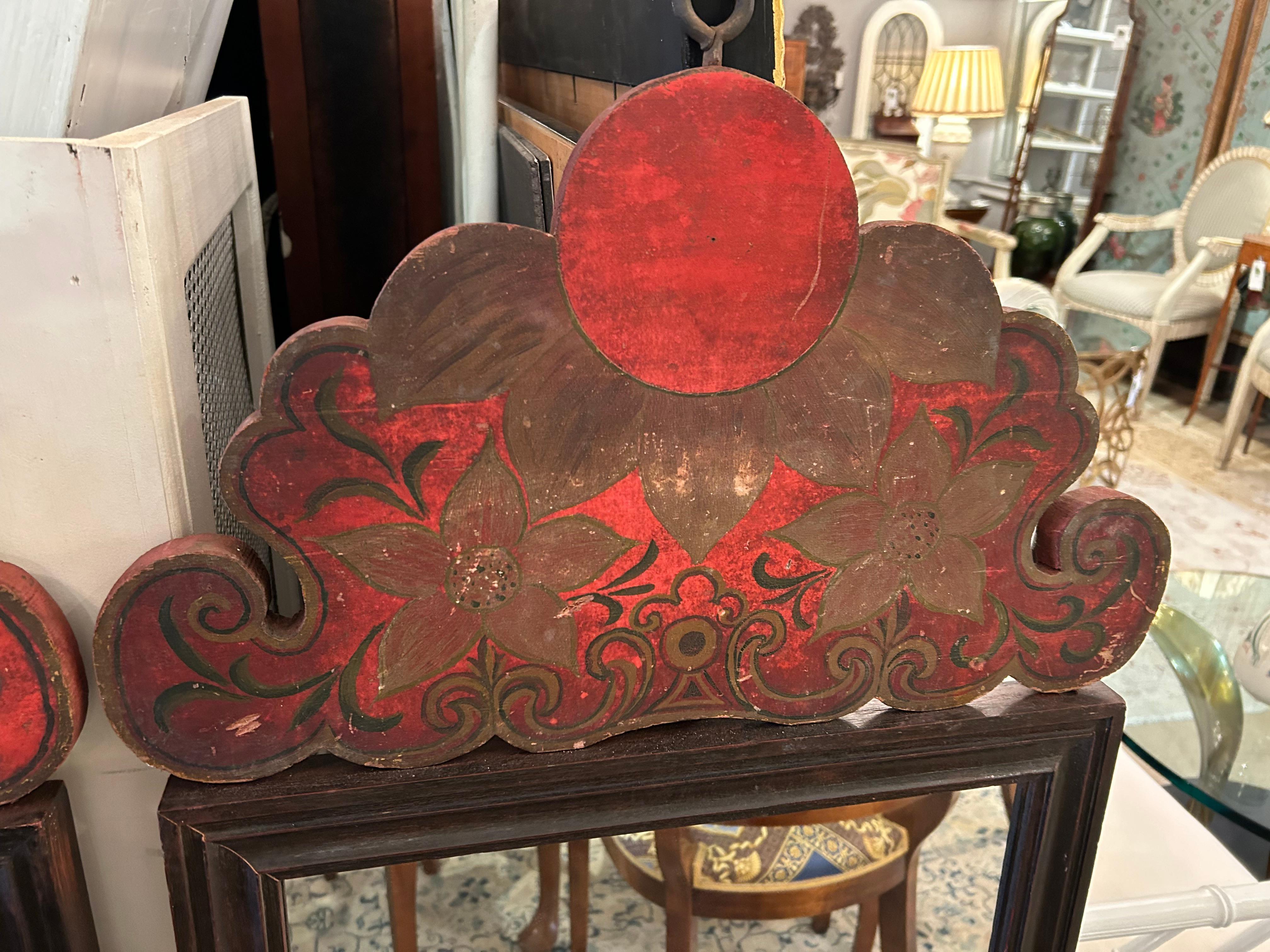 Paire de miroirs rectangulaires en bois vintage avec soleil levant japonais Bon état - En vente à Hopewell, NJ
