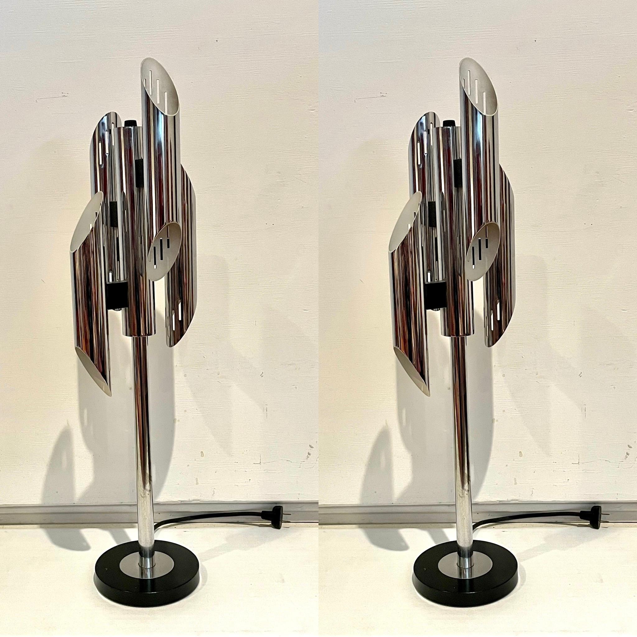 Striking Pair of Space Age Italian Chrome Table Lamps 4