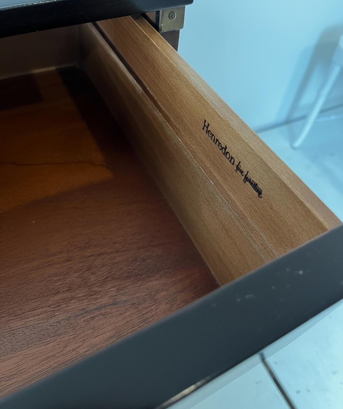 Striking Pair of Vintage Henredon Campaign Chests in Black Lacquer in vendita 5