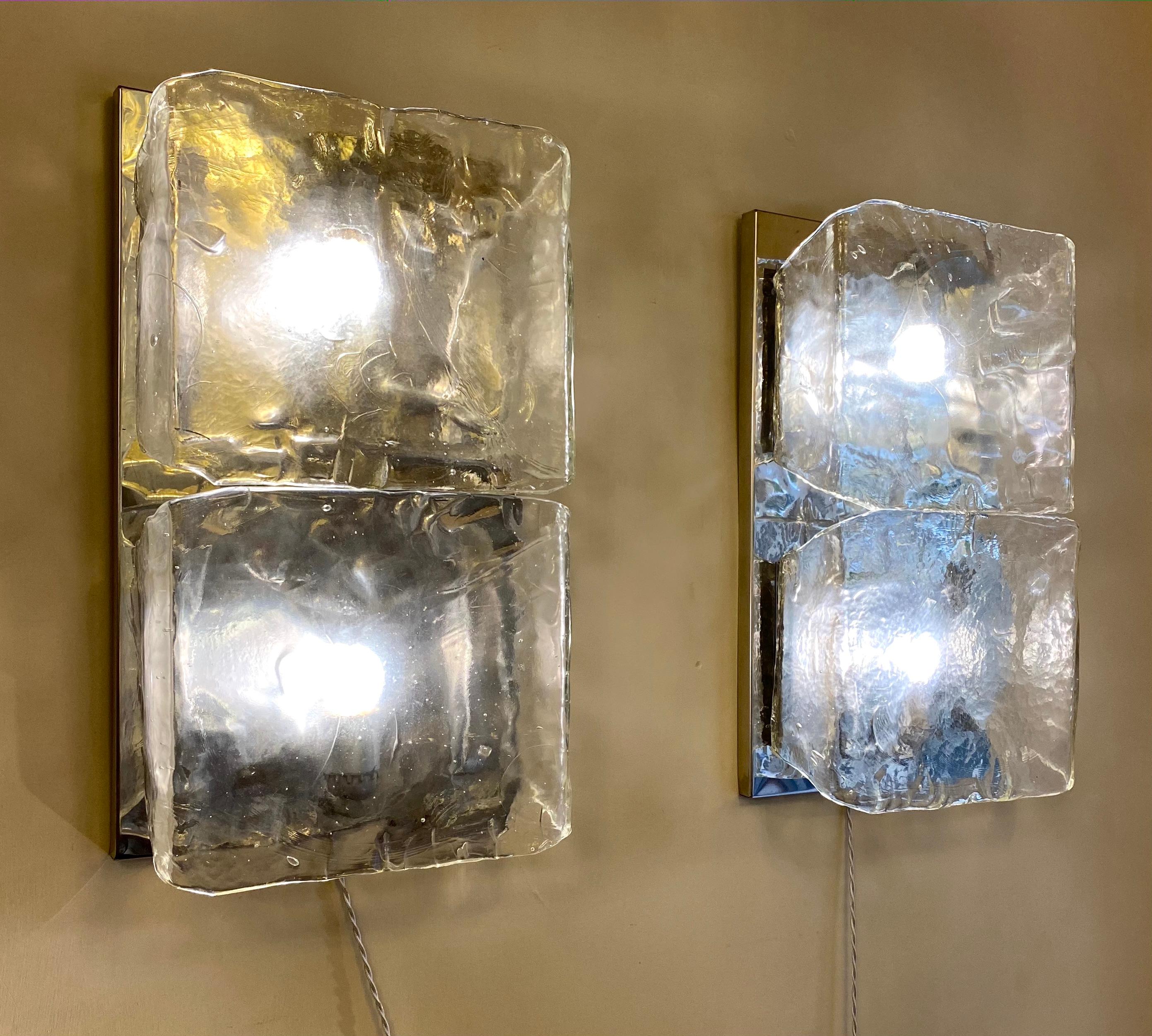 Mid-Century Modern Striking Pair of Wall Lights by Aureliano Toso Murano 1970' For Sale