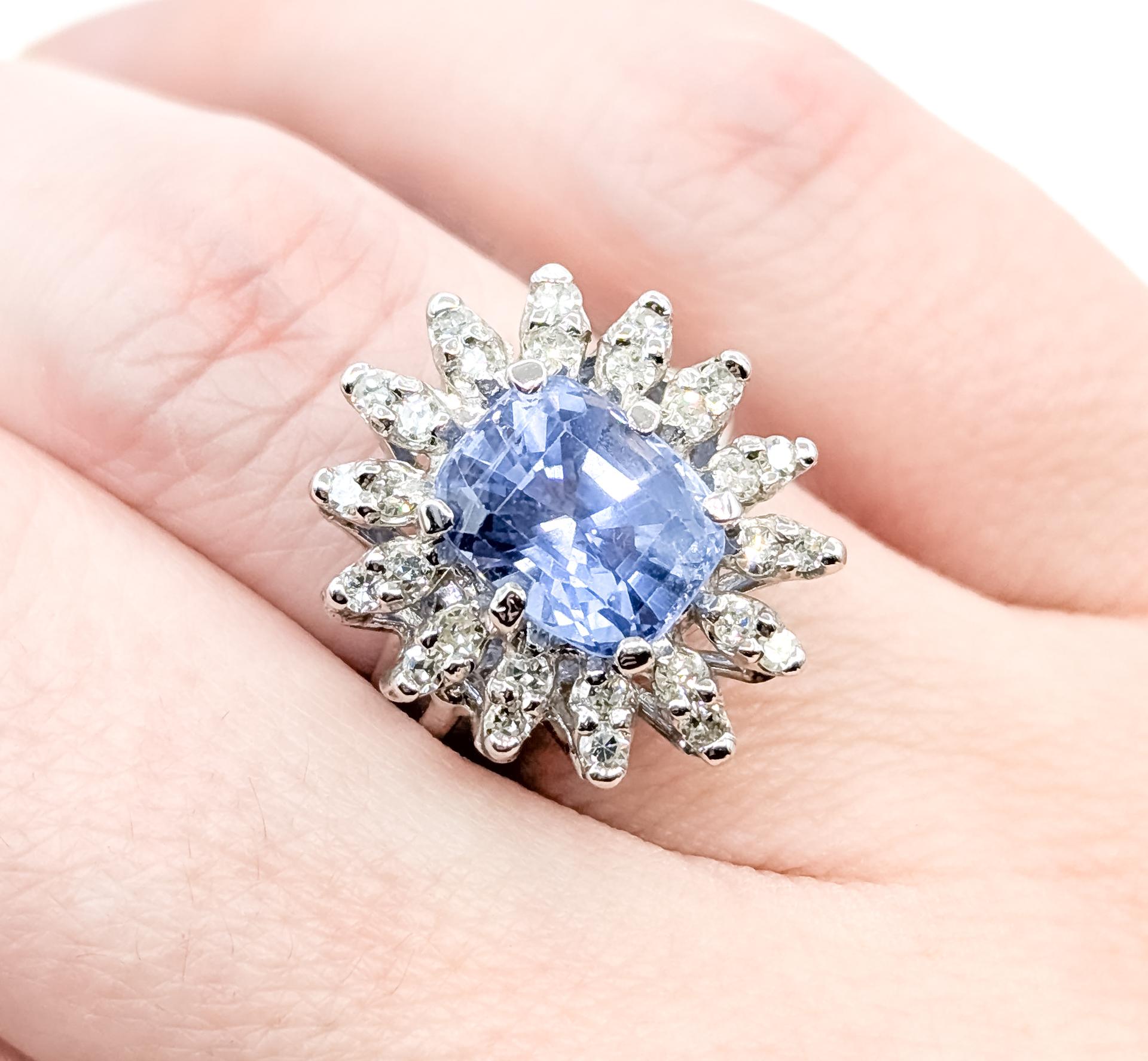 Auffälliger Cocktailring mit pastellblauem Saphir und Diamant aus 14k Weißgold im Zustand „Hervorragend“ im Angebot in Bloomington, MN