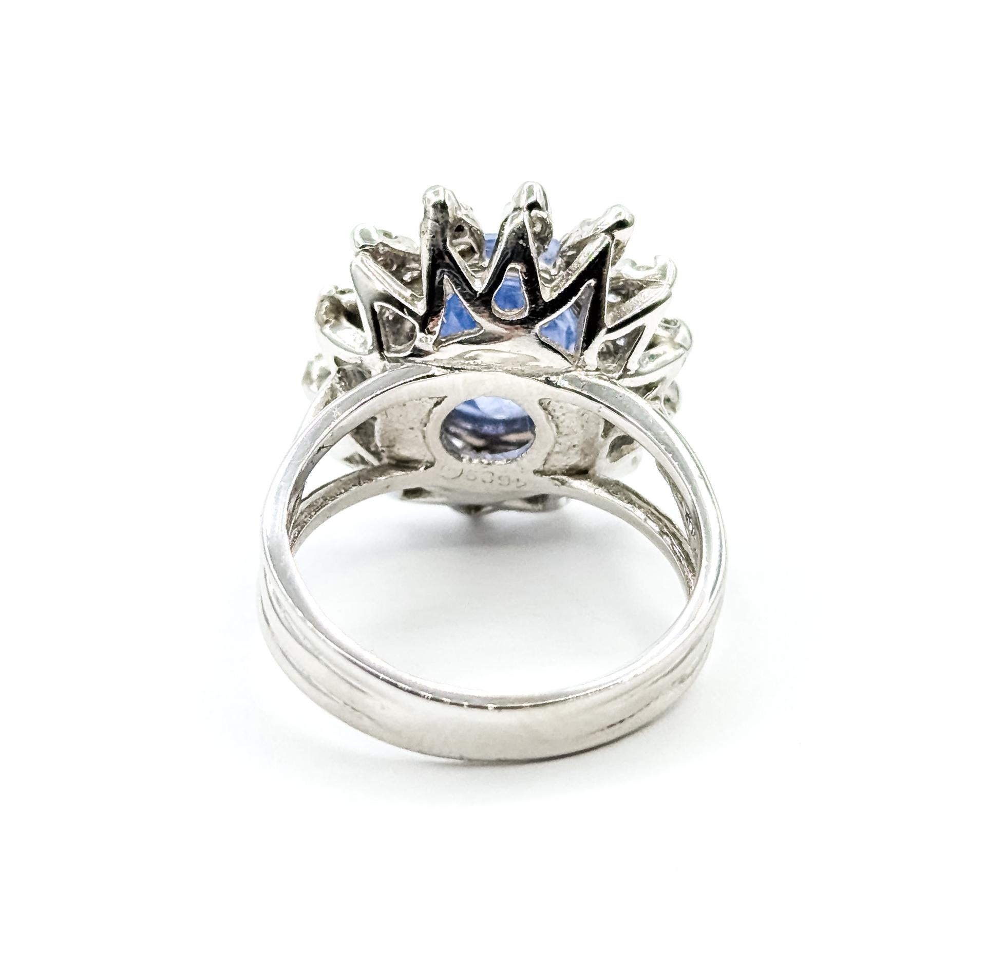 Auffälliger Cocktailring mit pastellblauem Saphir und Diamant aus 14k Weißgold im Angebot 2