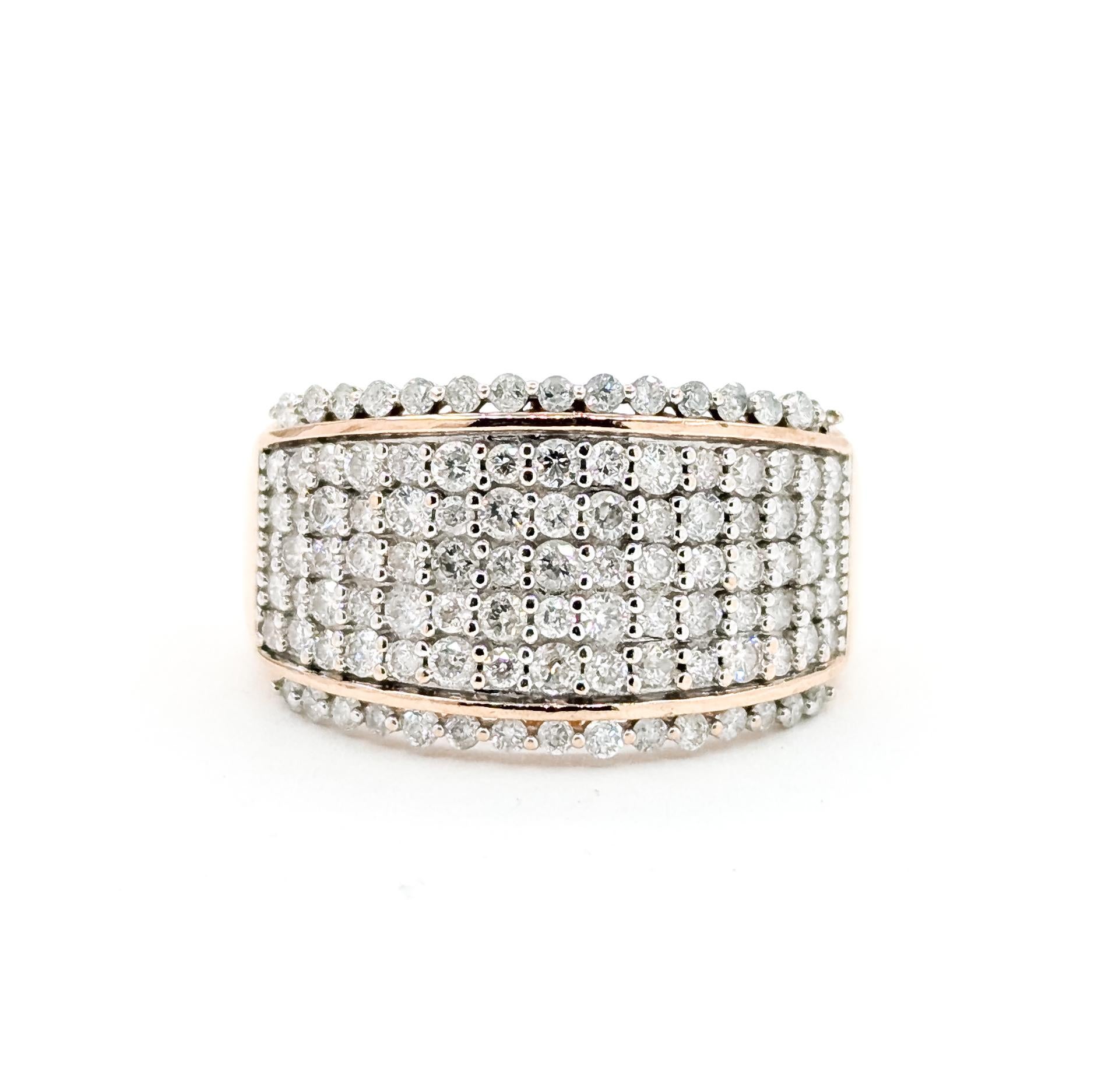 Anello con pavé di diamanti in 14 carati in vendita 4