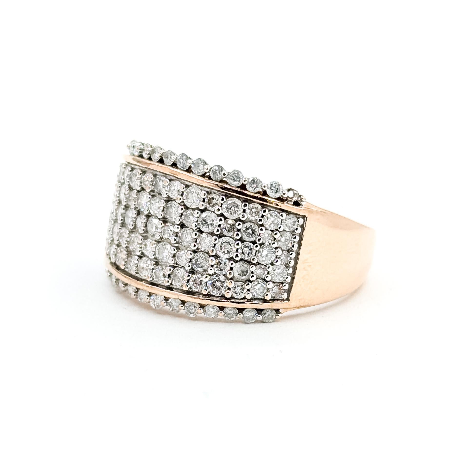 Contemporaneo Anello con pavé di diamanti in 14 carati in vendita
