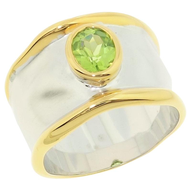 Striking Peridot Solitaire Cocktail Sterling Silver Ring Estate Fine Jewelry For Sale