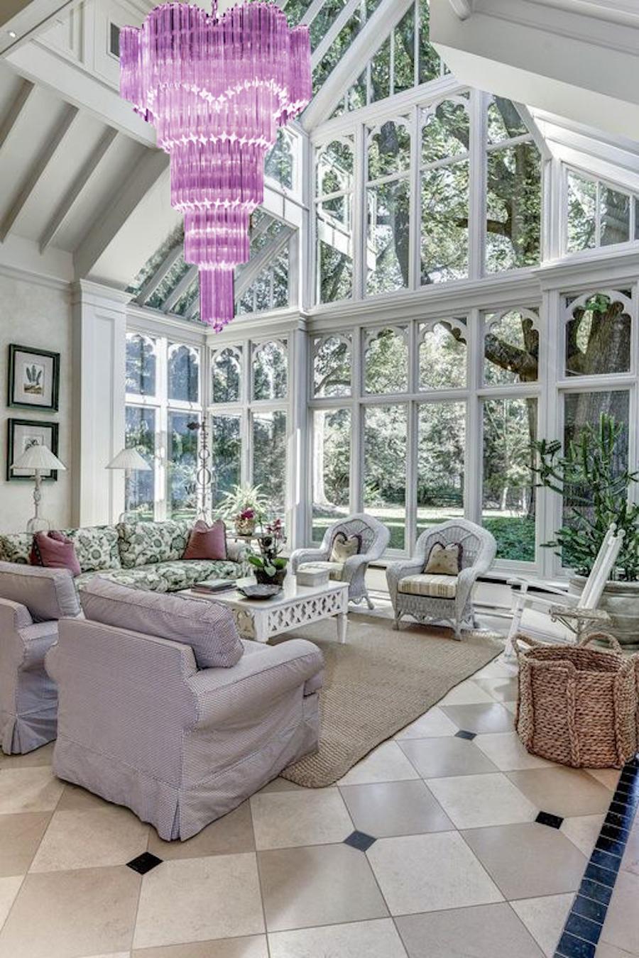 Art Déco Lampadario a prisma di cristallo Triedi a più livelli, di colore rosa intenso in vendita