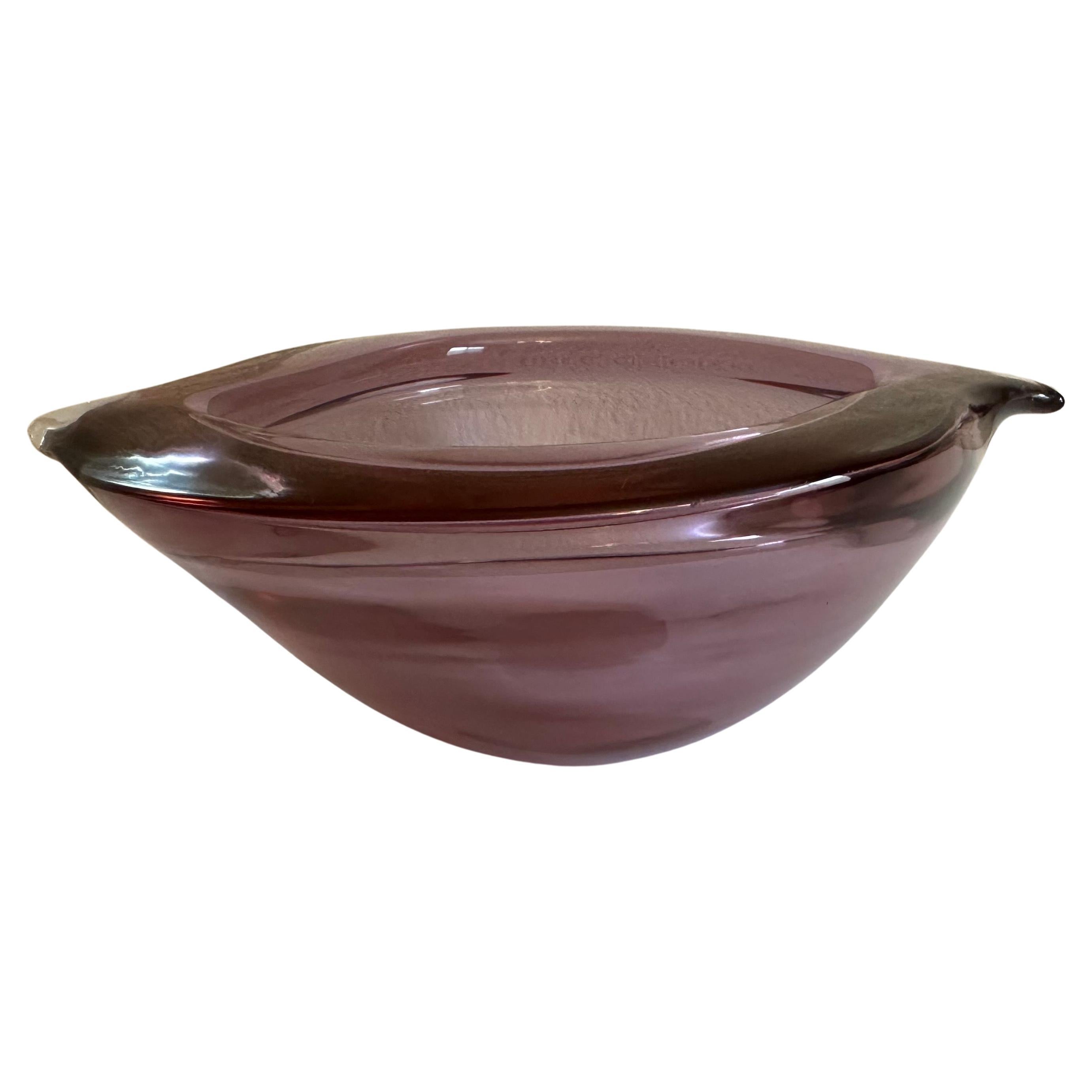 Remarquable bol de centre de table en verre soufflé à la bouche d'un violet épais de Murano Glass Bon état - En vente à San Diego, CA