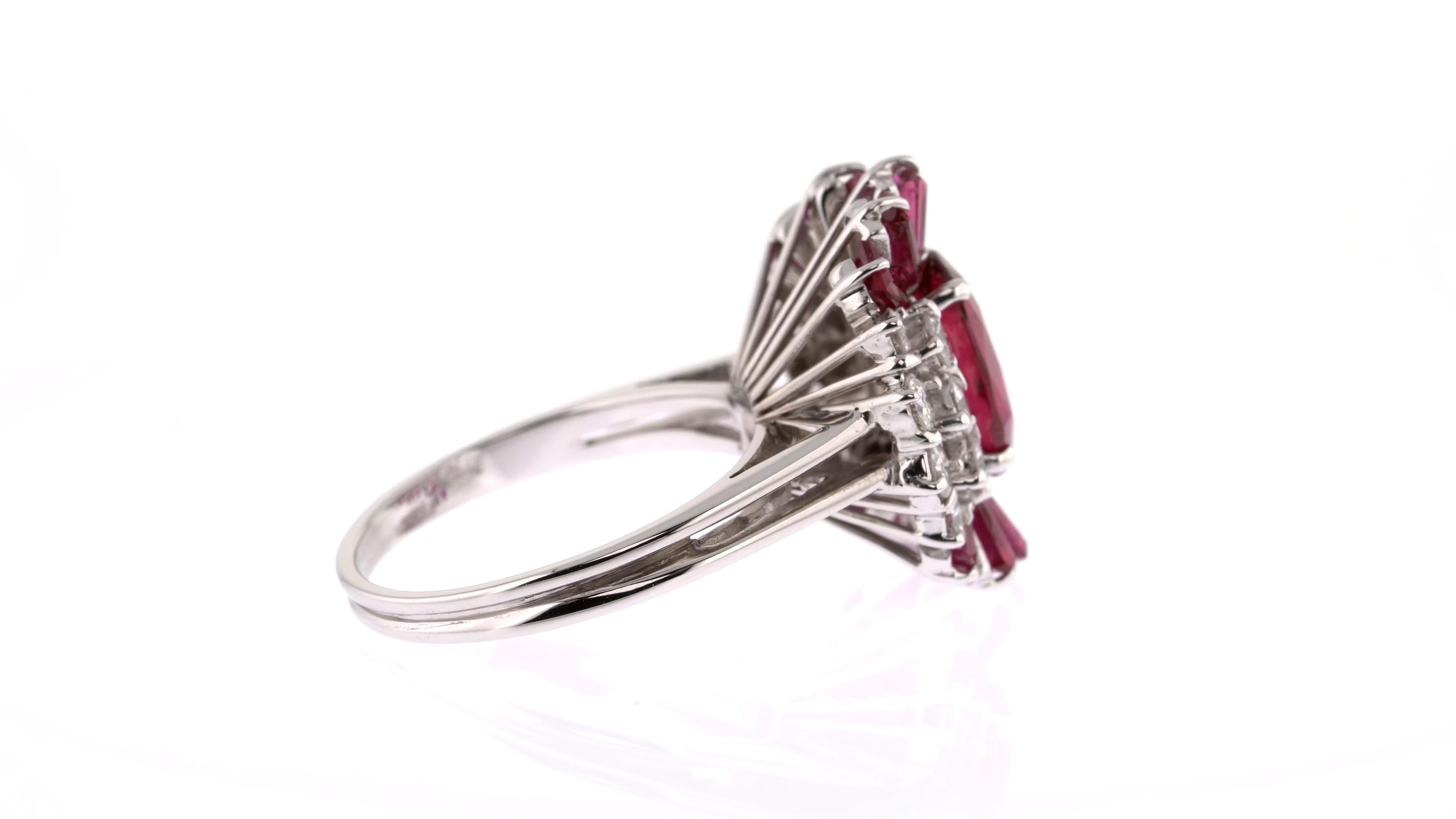 Striking Red Ruby and White Diamond Ring In New Condition For Sale In London, GB