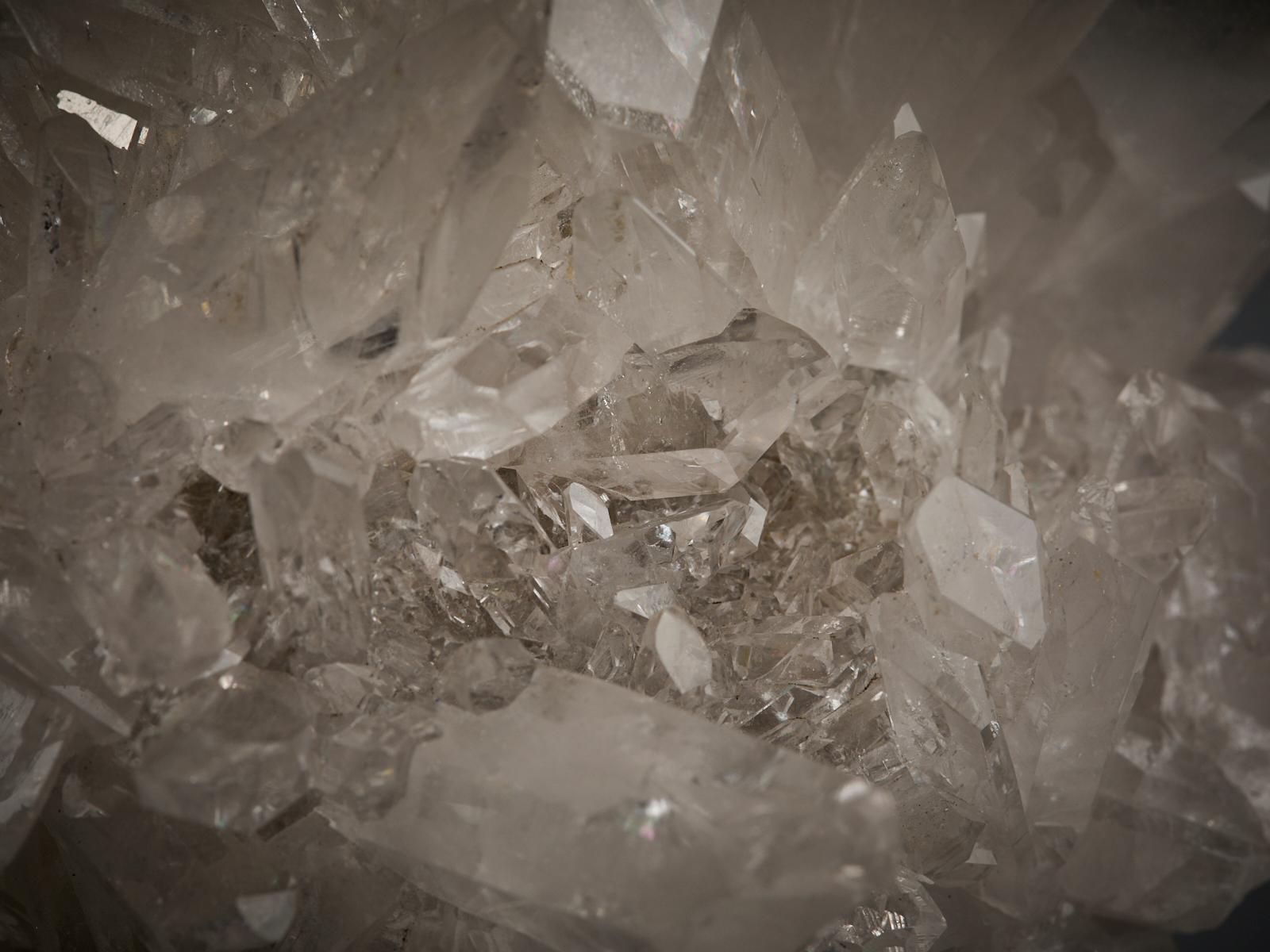 Striking Quartz Formation in vendita 10