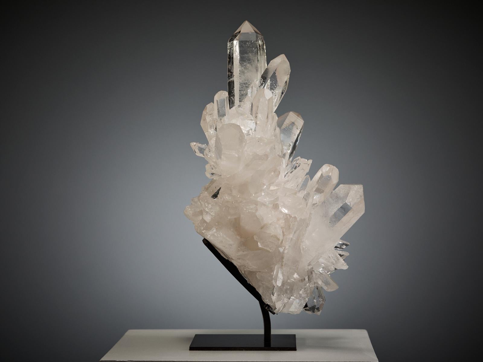 Brasiliano Striking Quartz Formation in vendita
