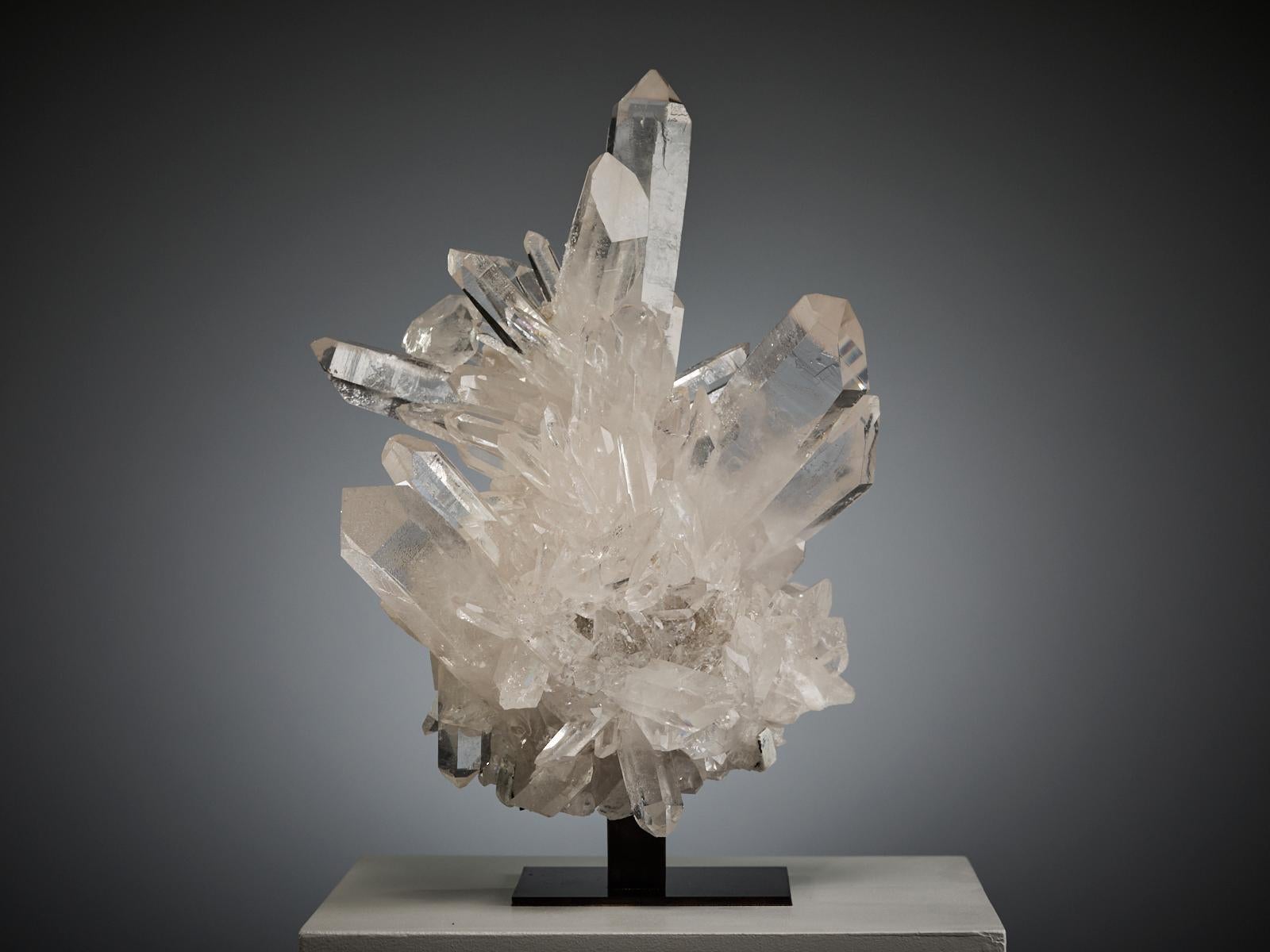 Cristallo Striking Quartz Formation in vendita