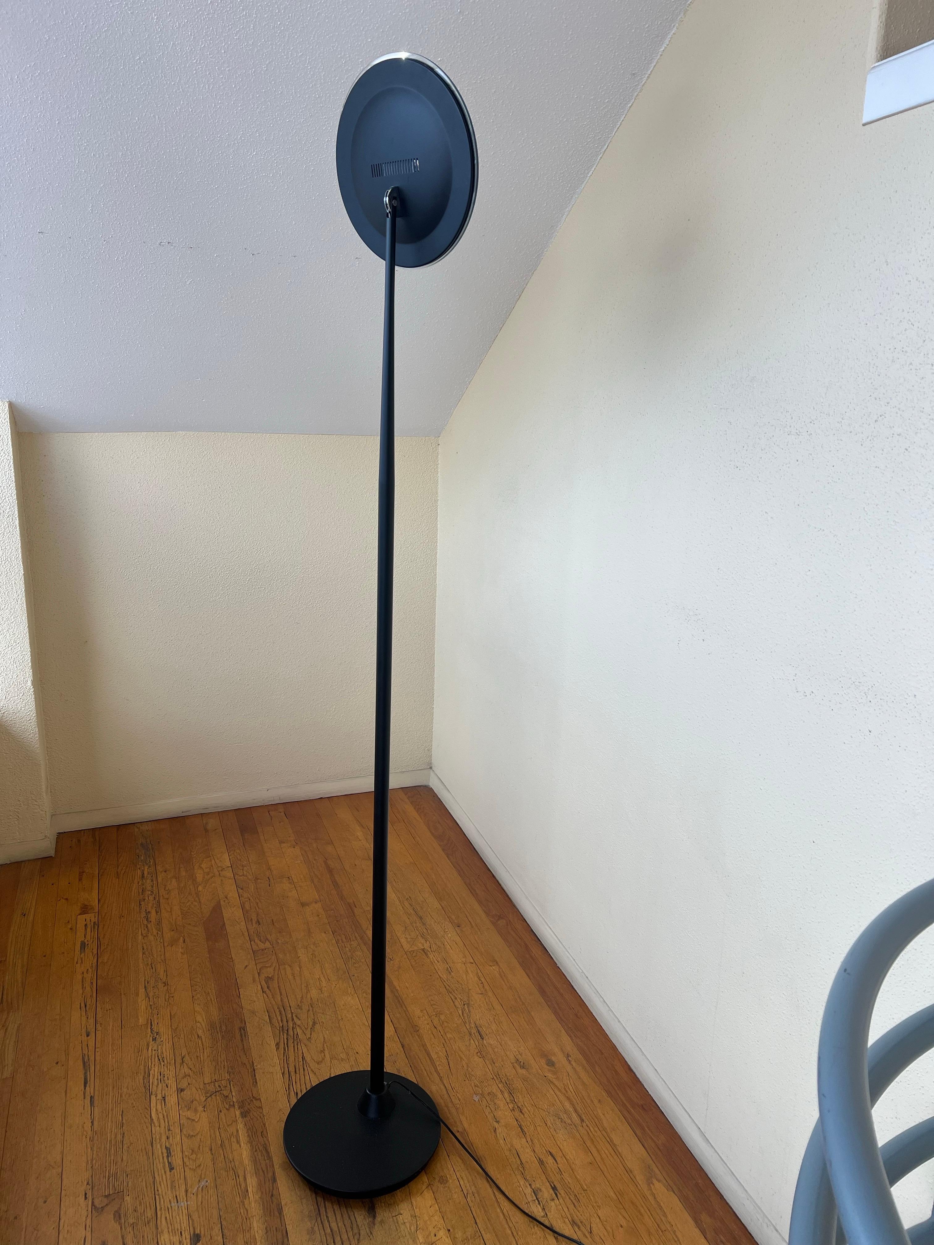 Rare lampadaire torchère postmoderne d'Alvaline Bologna, Italie Excellent état - En vente à San Diego, CA