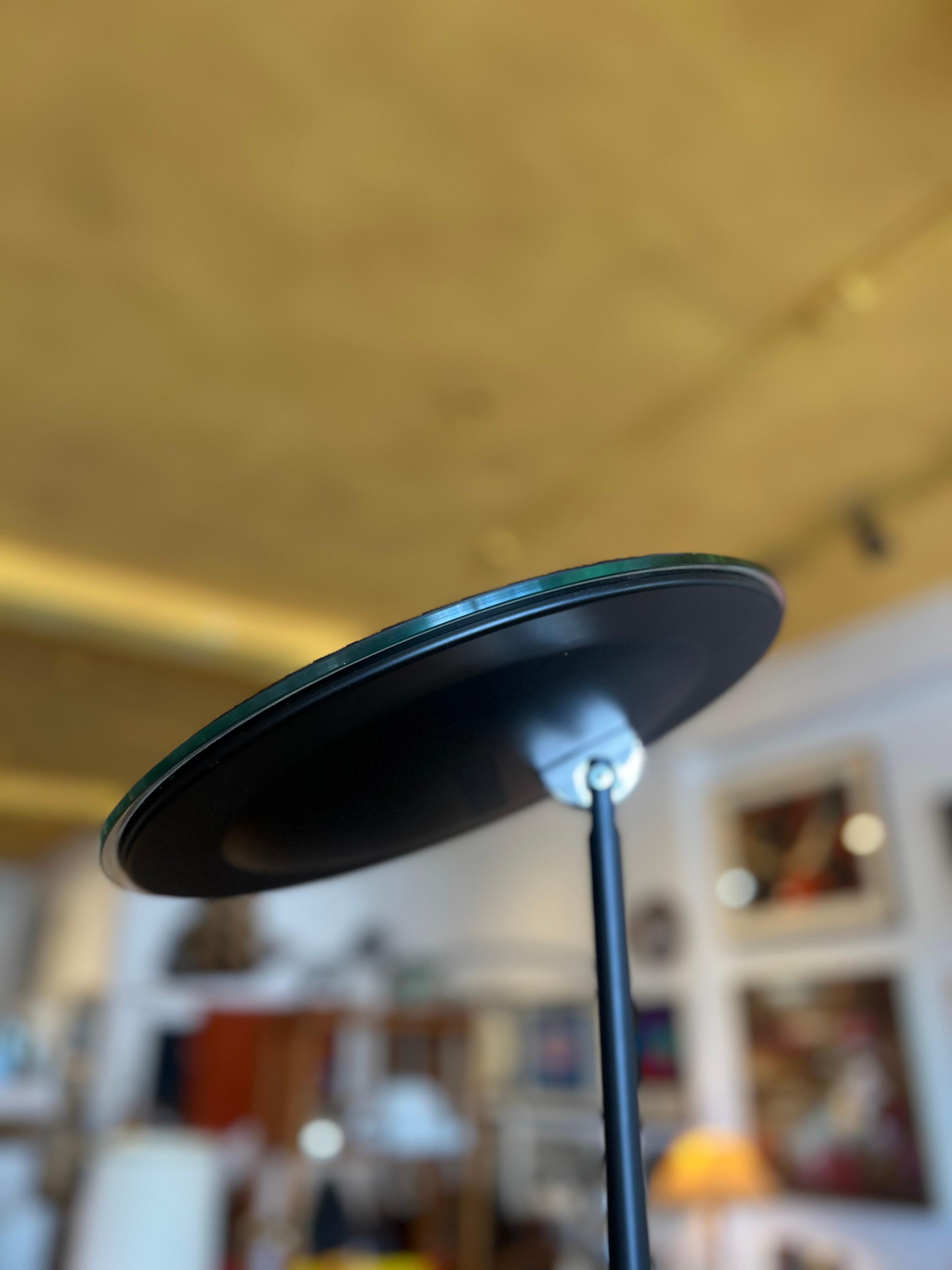 Métal Rare lampadaire torchère postmoderne d'Alvaline Bologna, Italie en vente