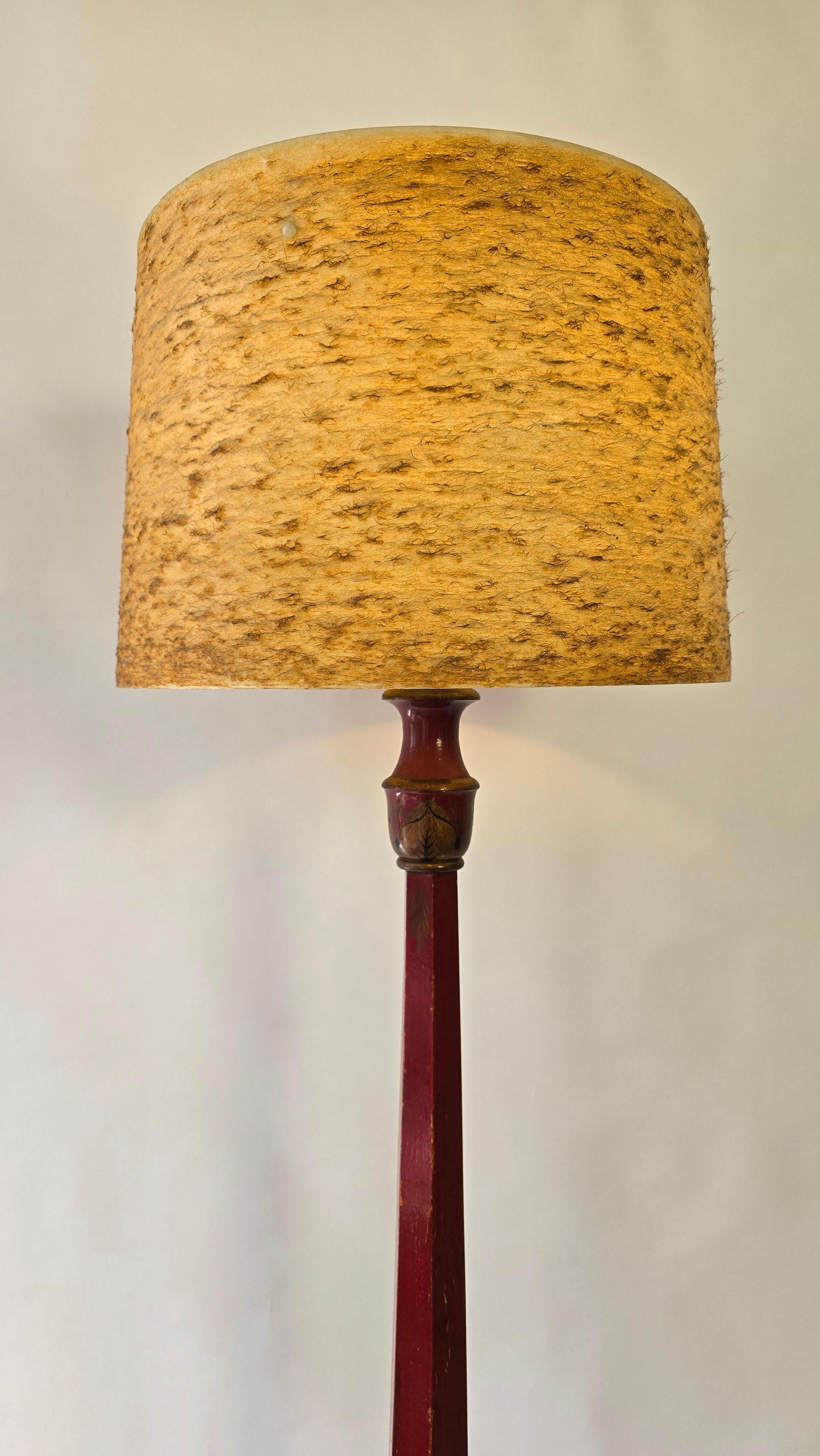 Lampada da terra con tavolo Chinoiserie laccato rosso, Francia, 1920-1940 ca. in vendita 4
