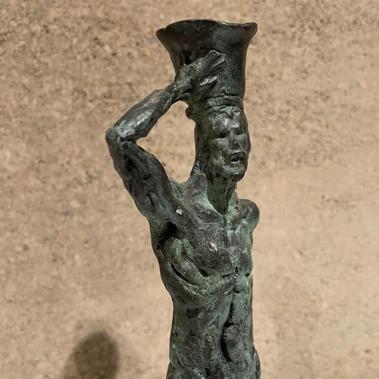 Auffällige Bronzefiguren-Kerzenhalter nach Giacometti, 1960er Jahre, Mid-century im Angebot 5