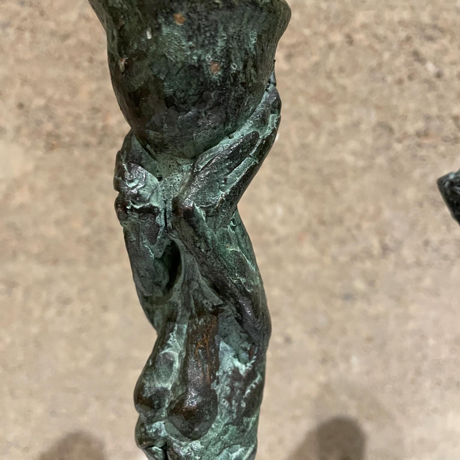 Auffällige Bronzefiguren-Kerzenhalter nach Giacometti, 1960er Jahre, Mid-century (Mexikanisch) im Angebot