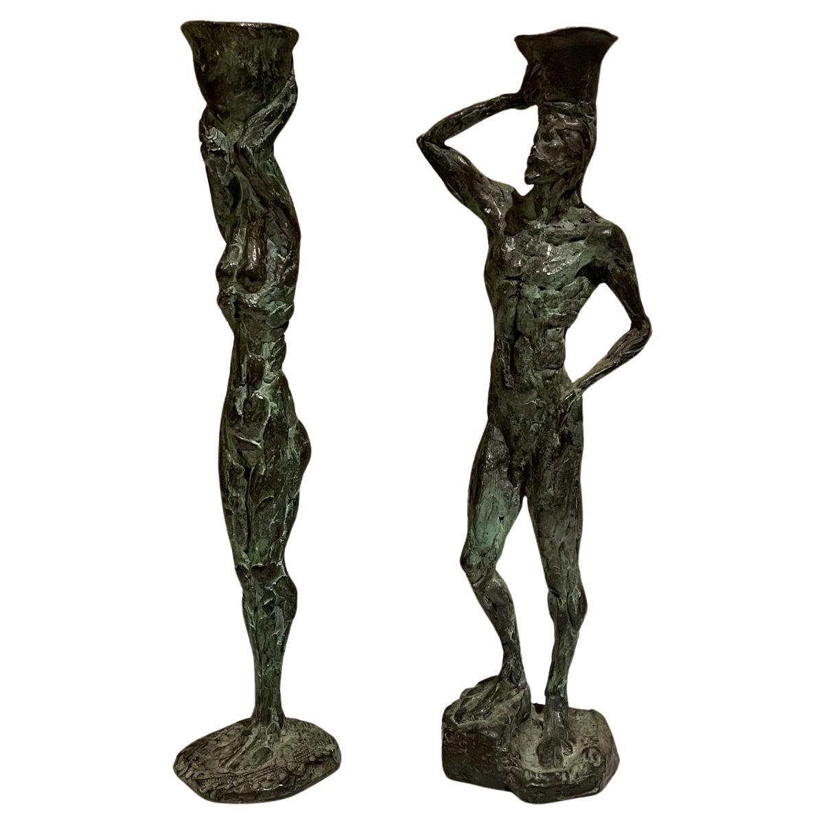 Bougeoirs sculptés en bronze d'après une saisissante sculpture du milieu du siècle dernier, d'après Giacometti, années 1960