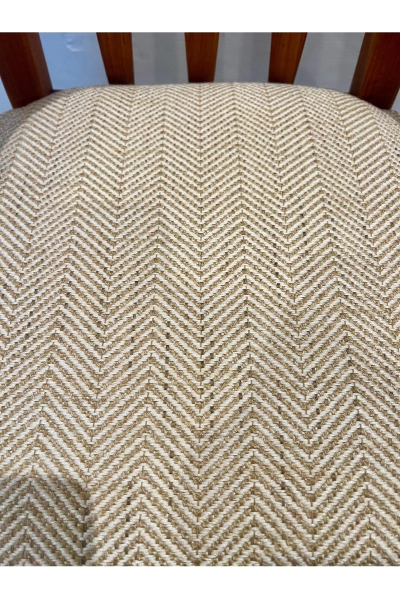 Scandinavo moderno Un sorprendente set di 4 sedie da pranzo con bracci in teak di Benny A. Linden New Upholstery in vendita