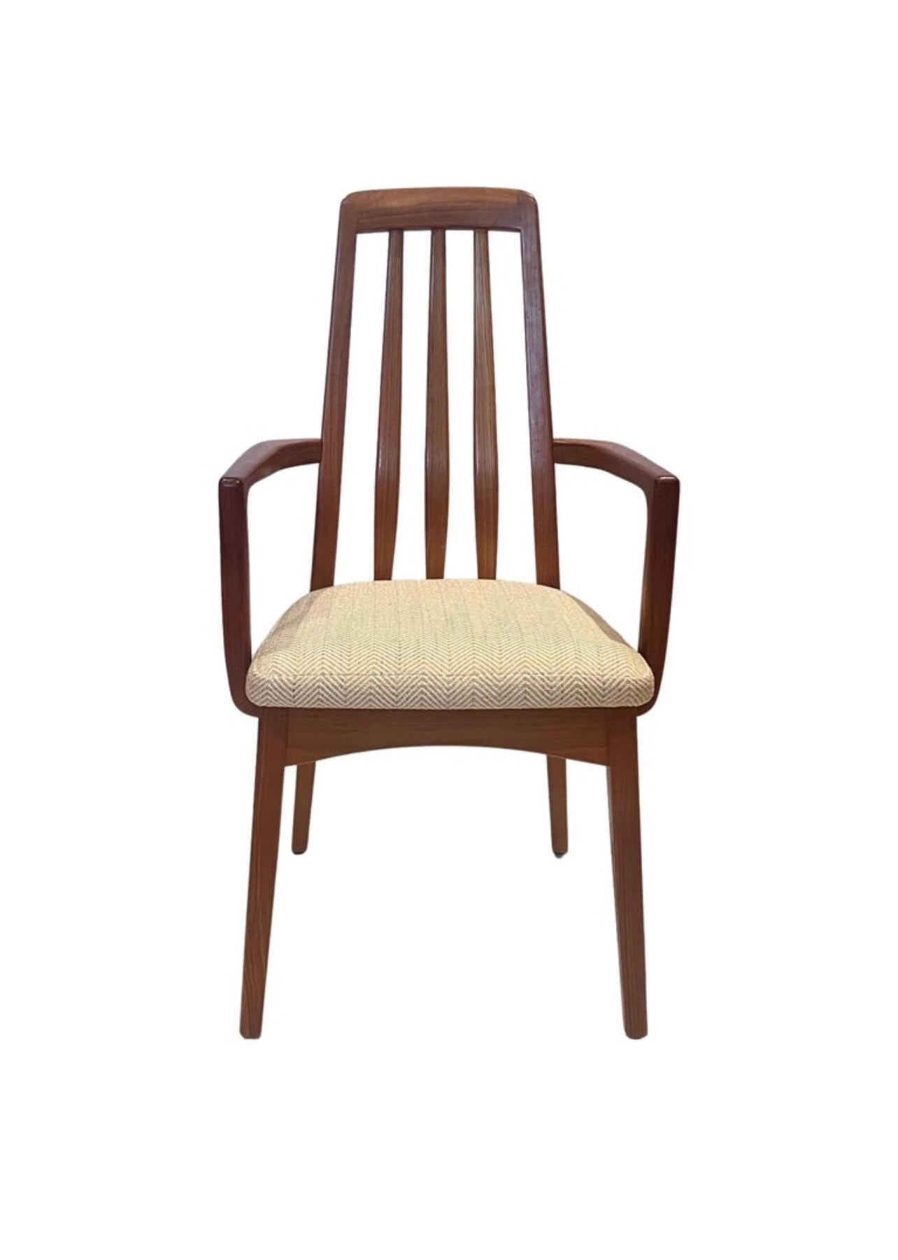Americano Un sorprendente set di 4 sedie da pranzo con bracci in teak di Benny A. Linden New Upholstery in vendita