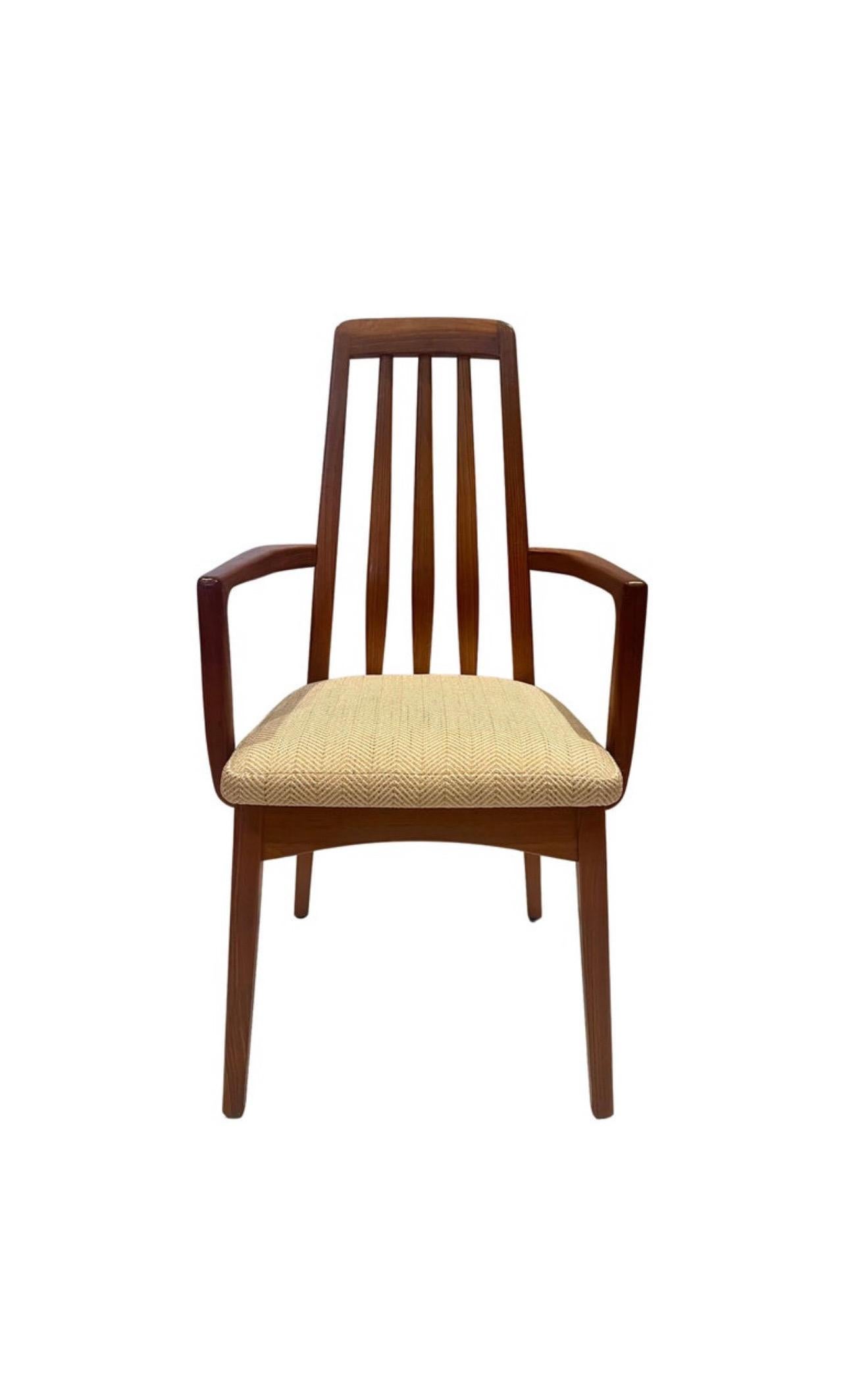 Teak Un sorprendente set di 4 sedie da pranzo con bracci in teak di Benny A. Linden New Upholstery in vendita
