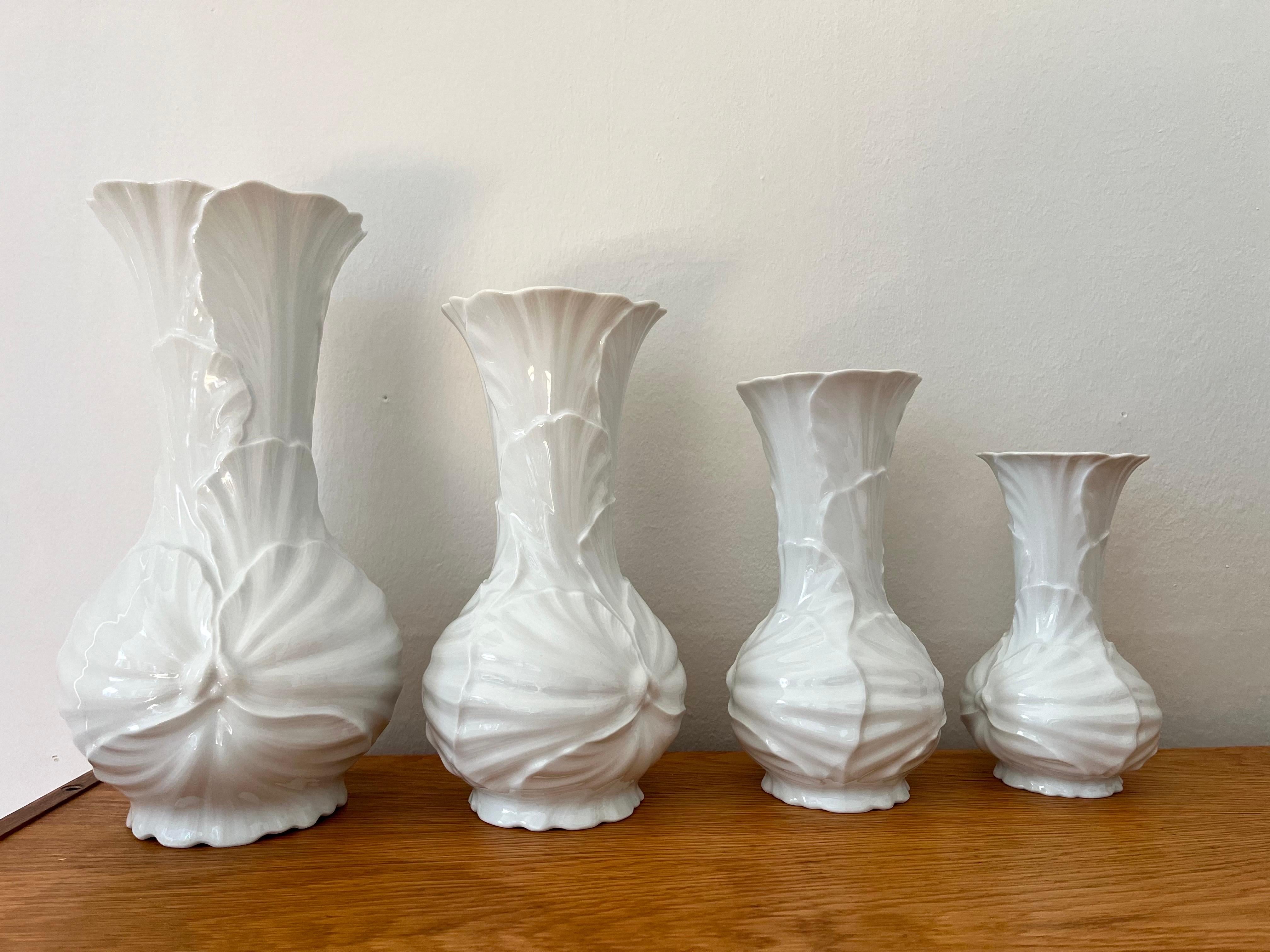 Vernissé Remarquable ensemble de 4 vases en forme de feuille/de fleur par Tettau Antiquariat, Allemagne, années 1980 en vente