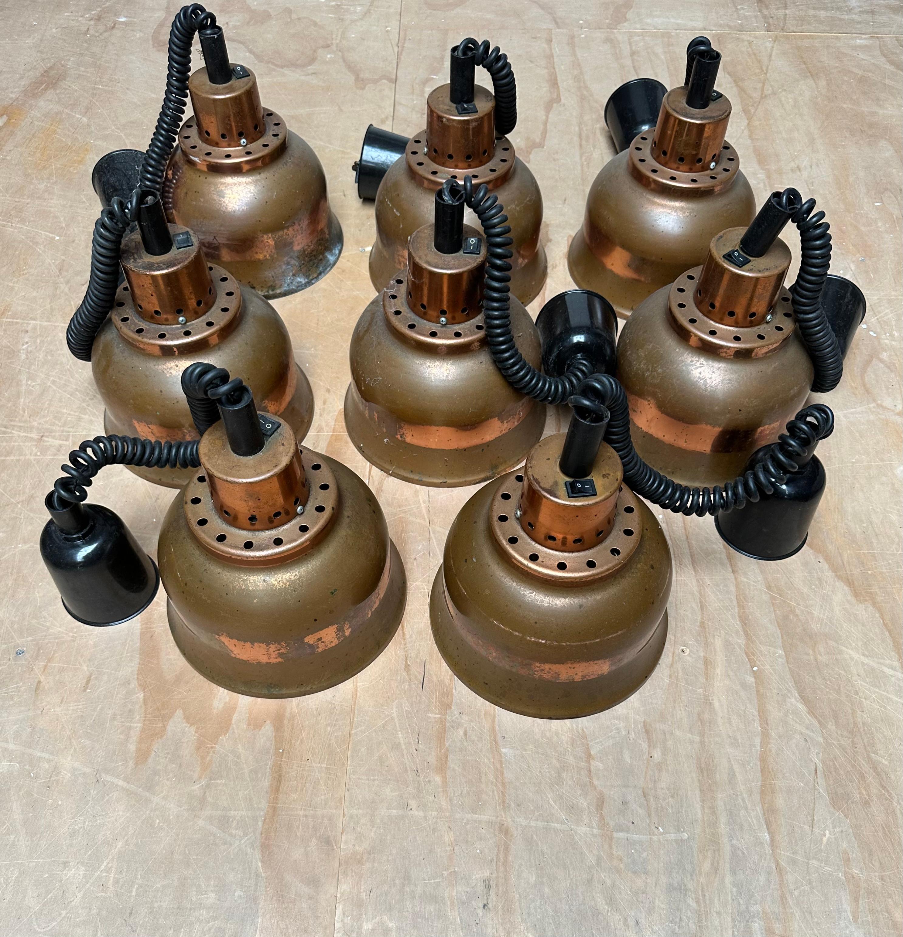 Auffälliges Set aus 8 Kupfer-Hängeleuchten im Vintage-Stil der 1960er Jahre, verstellbar & ikonisches Design (Ende des 20. Jahrhunderts) im Angebot