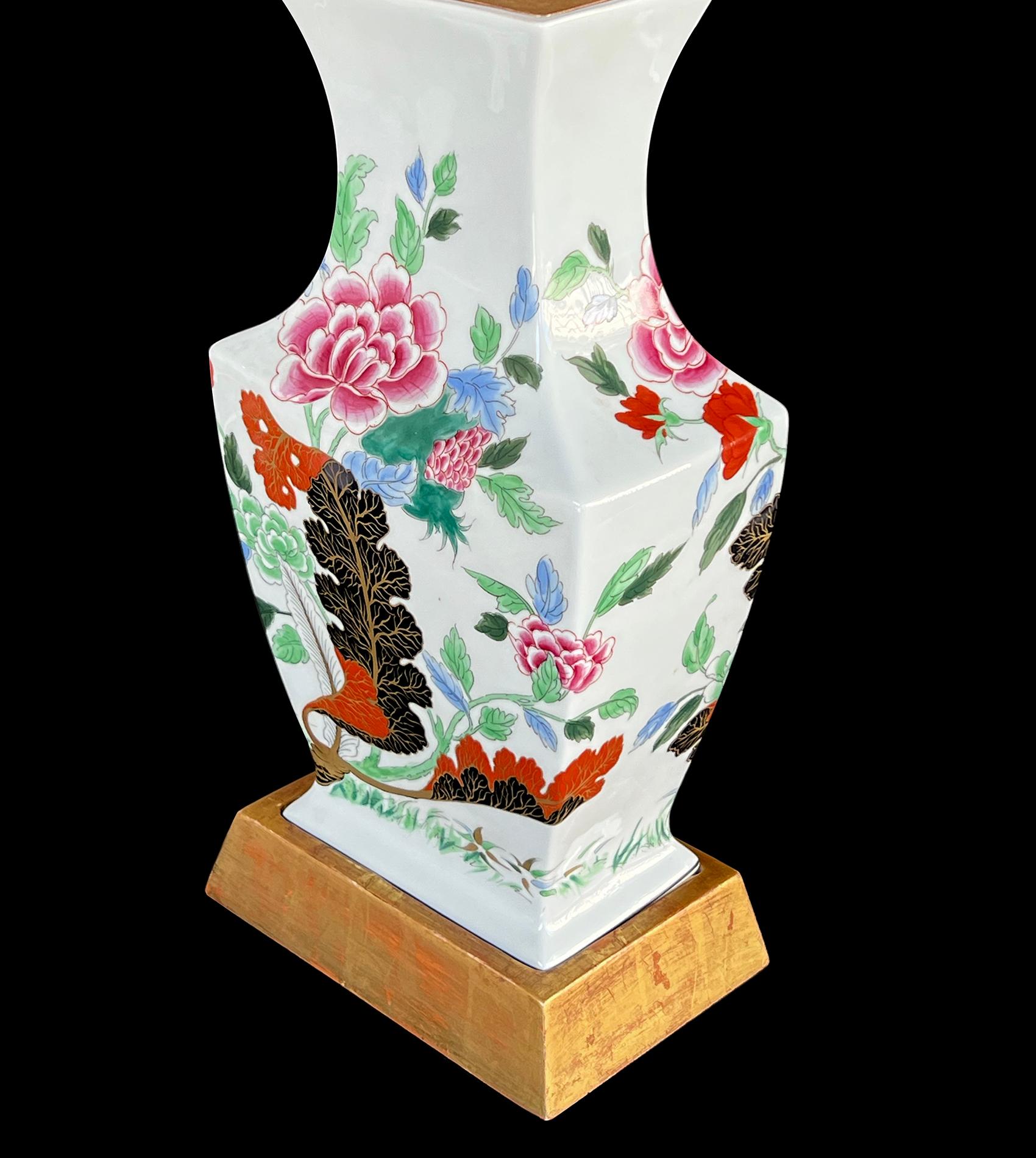Japonisme Remarquable ensemble de quatre vases portugais de style Imari maintenant montés comme lampes en vente