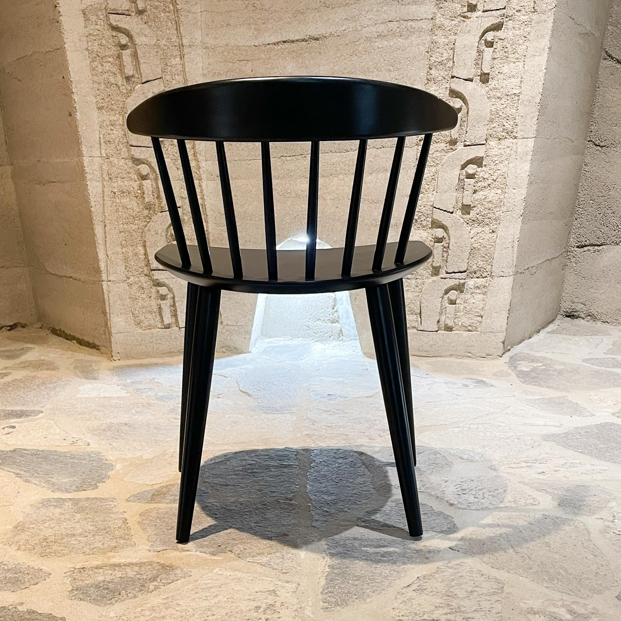 Striking Single SPINDLE Chair Black 1960s Denmark FDB Mobler Folke Palsson J104 In Good Condition In Chula Vista, CA