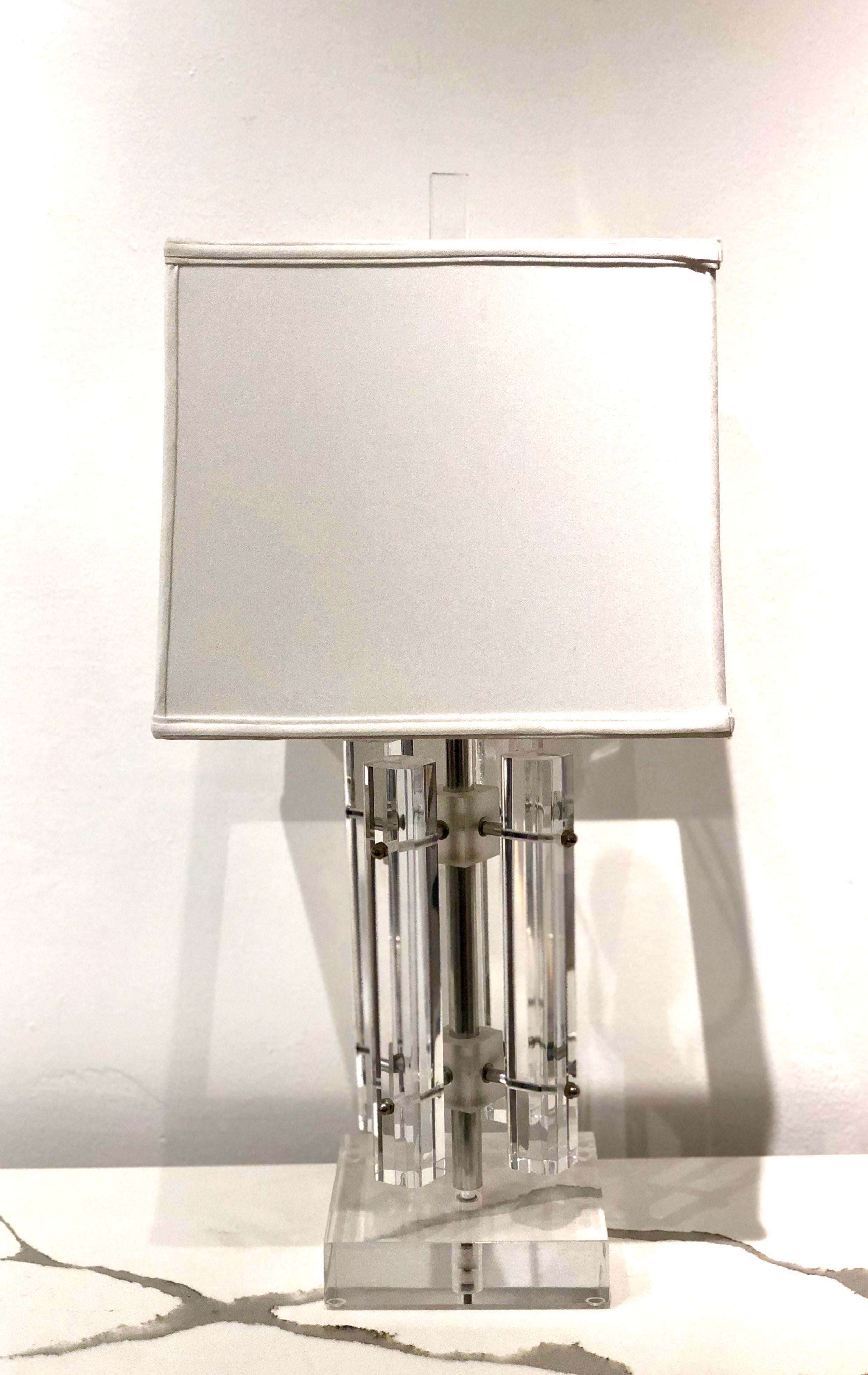 Beautiful and rare Lucite table lamp, great table lamp that makes an statement the lamp its in great condition and working the lampshade its great and clean with a finial Lucite.