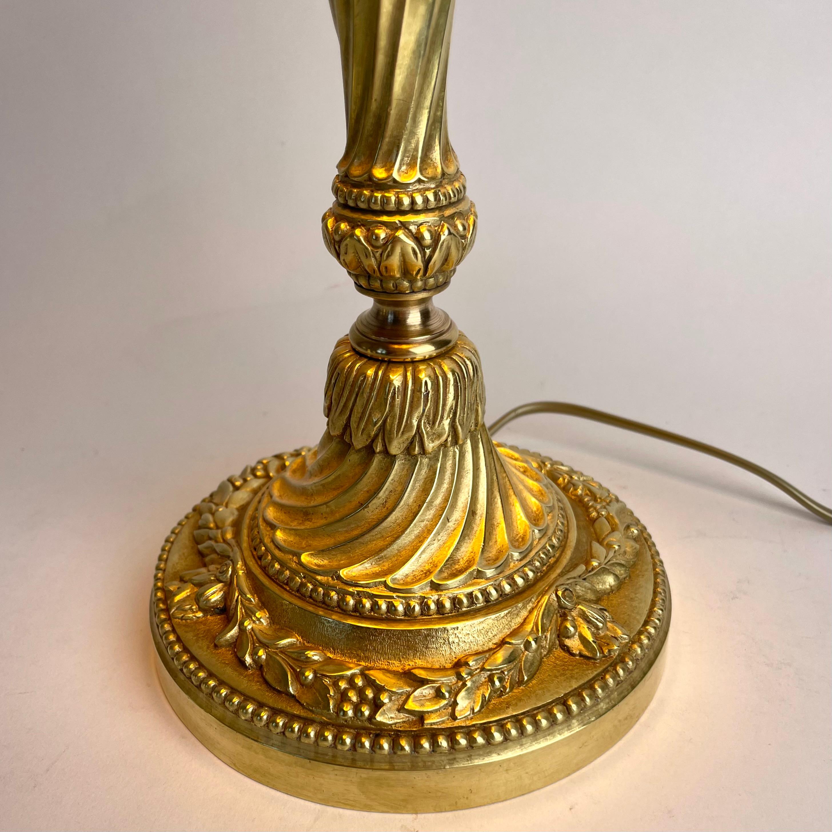 Llamativa Lámpara de Mesa en Bronce, Estilo Luis XVI siglo XX en venta
