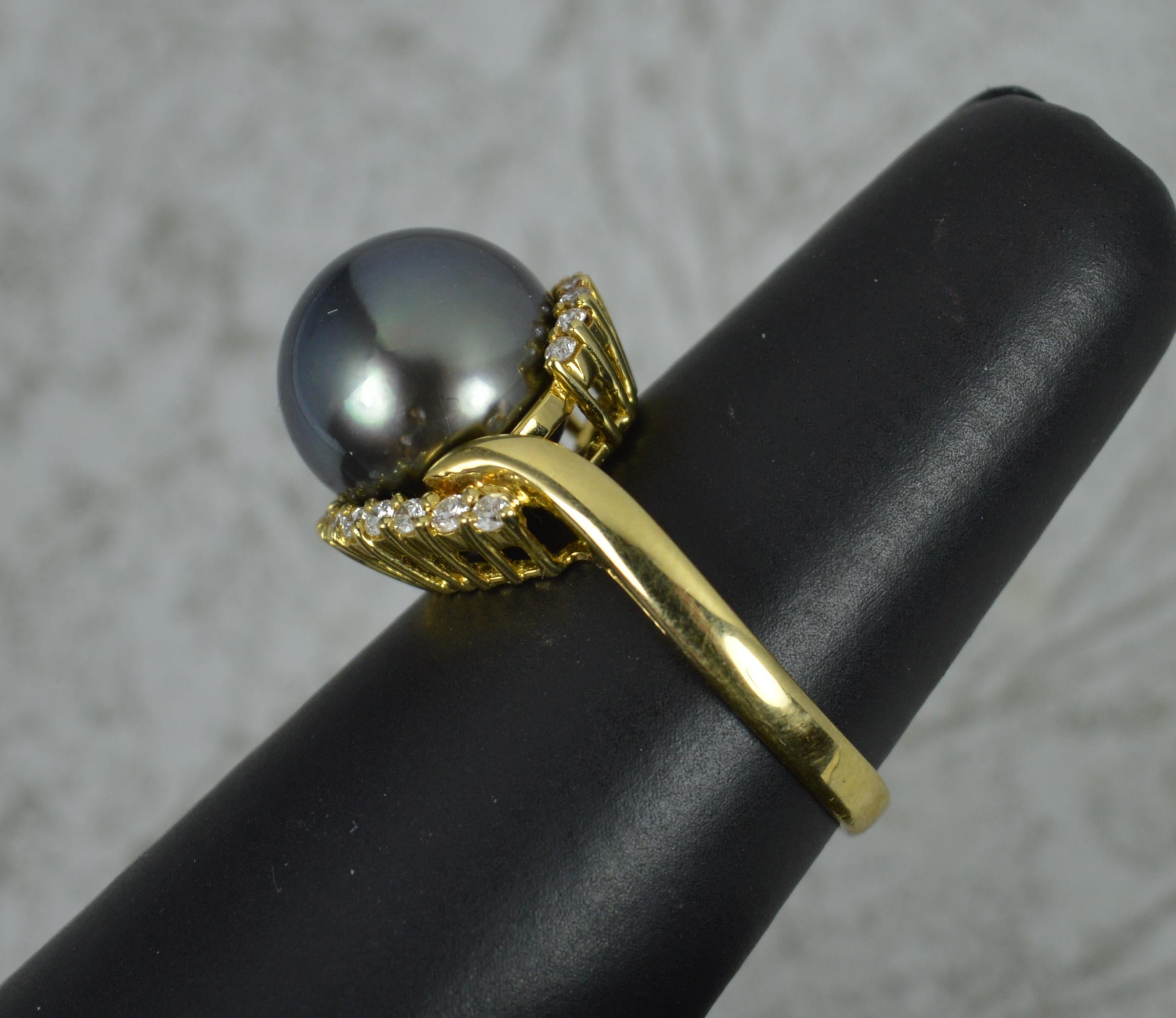 Striking Tahitian Pearl and Vs Diamond 18 Carat Gold Cluster Ring 5