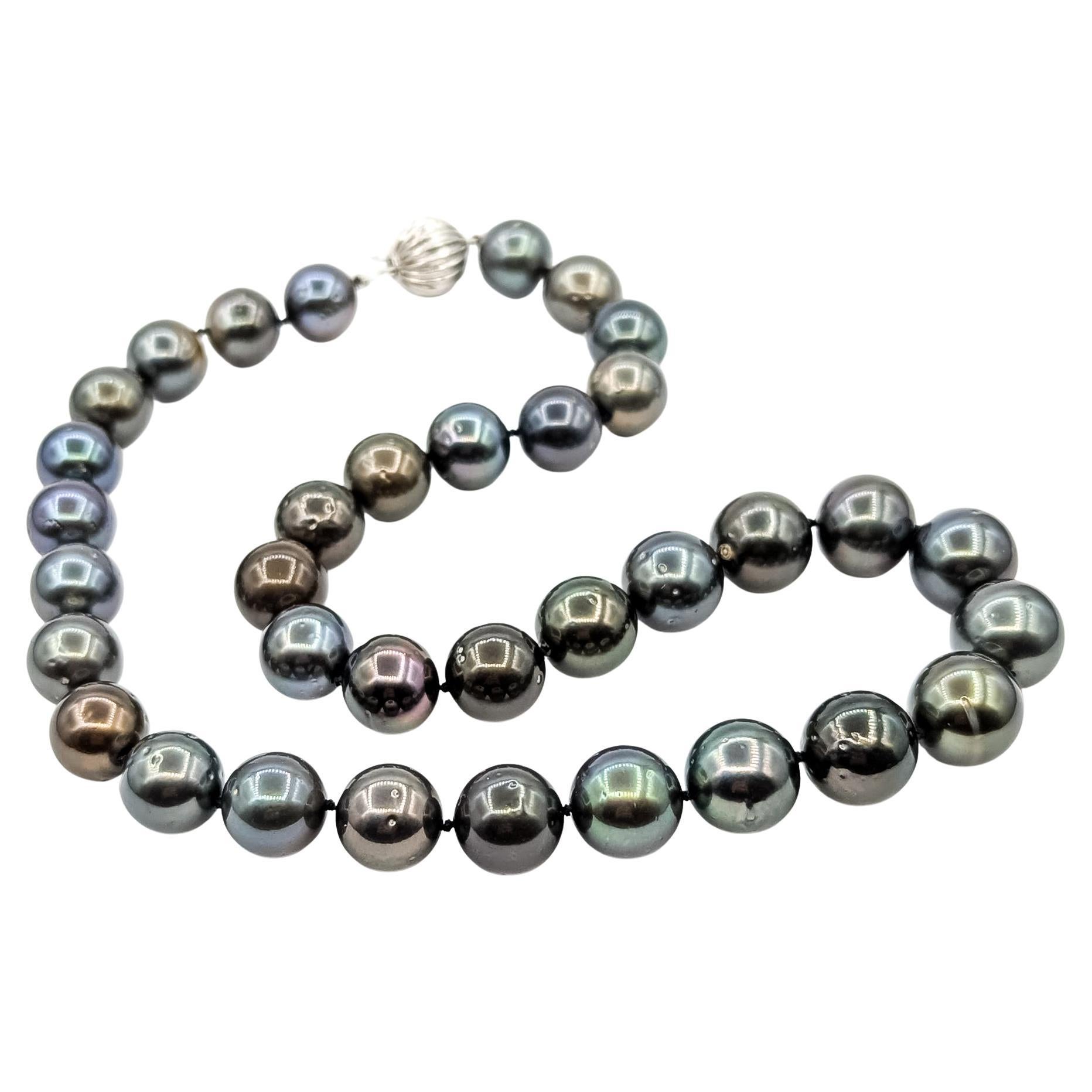 Collana con filo di perle di Tahiti in oro bianco 14k