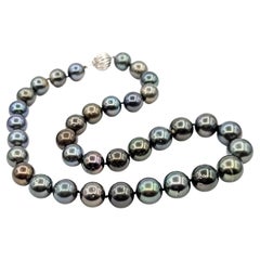 Collana con filo di perle di Tahiti in oro bianco 14k