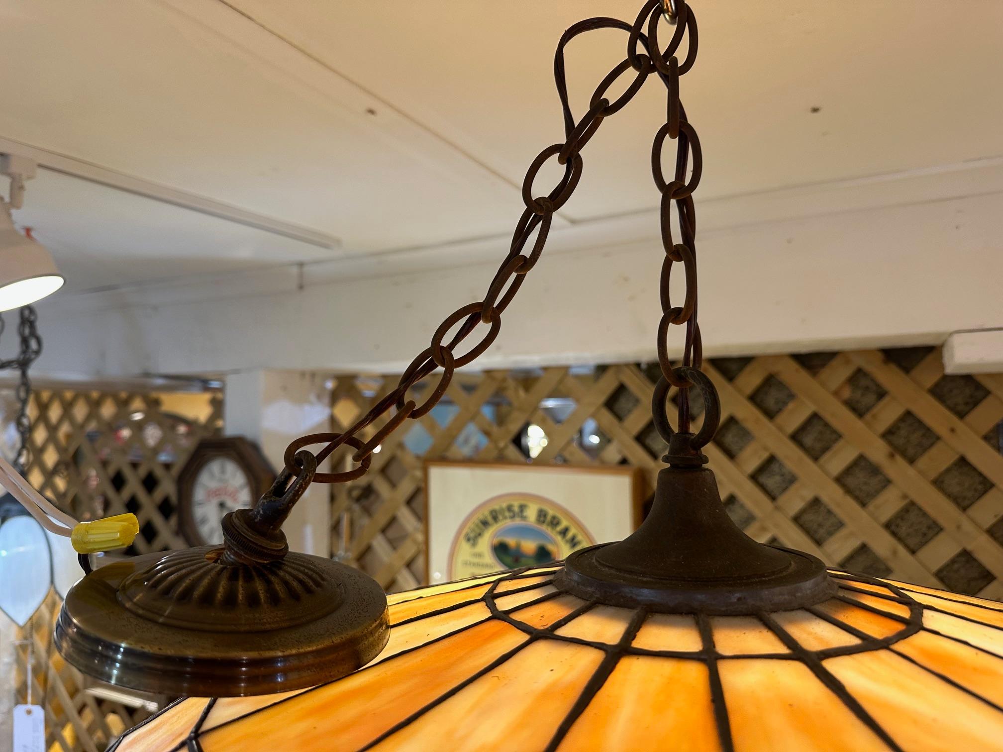 Lampadario in vetro piombato in stile Tiffany in vendita 1