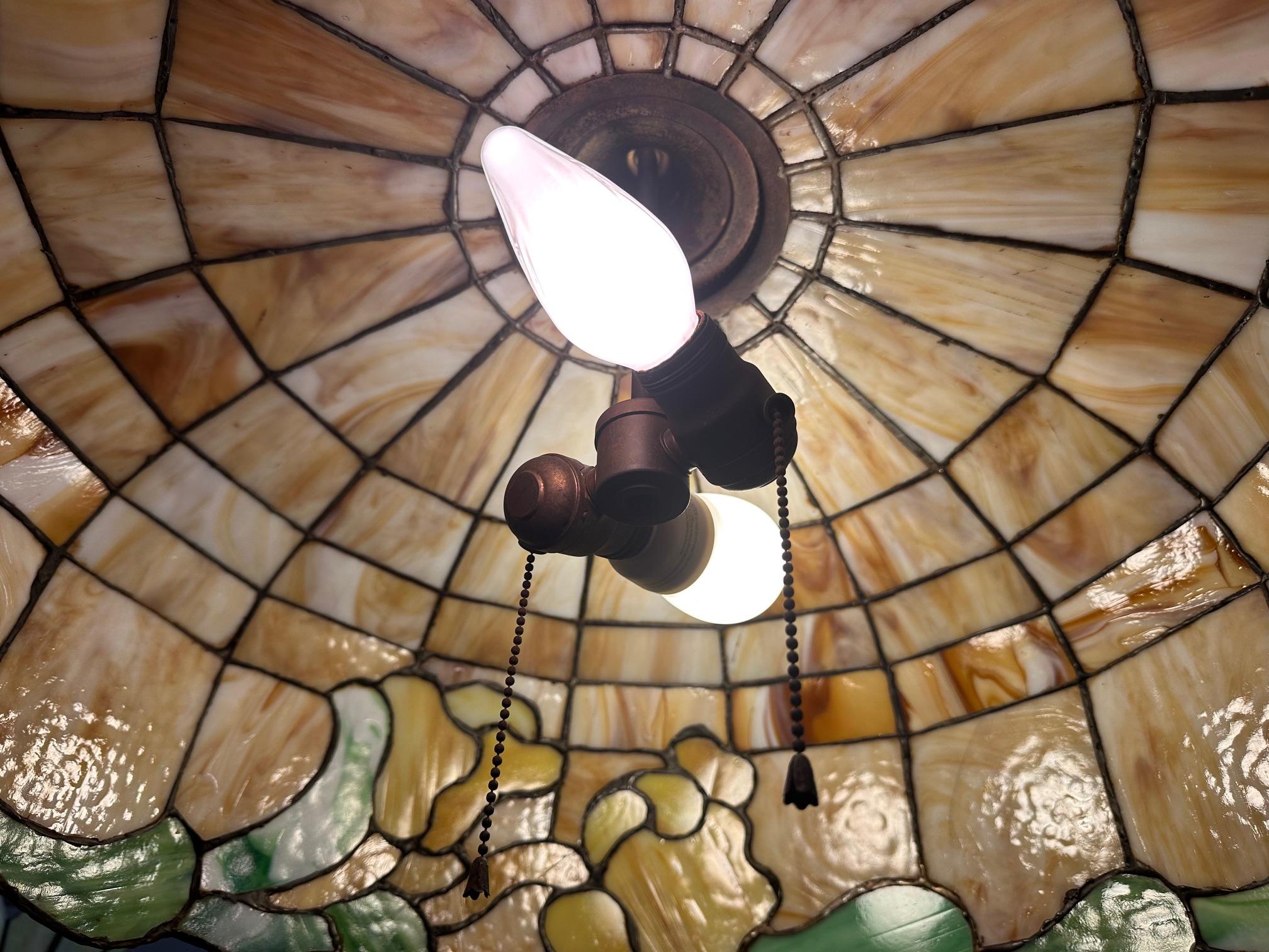 Lampadario in vetro piombato in stile Tiffany in vendita 2