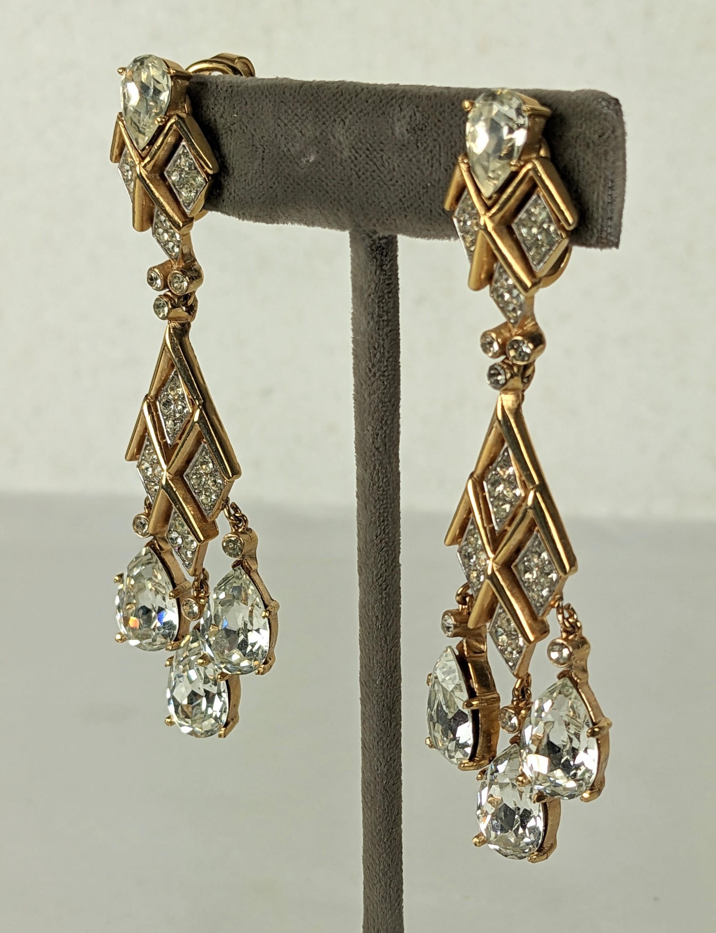 Auffällige Trifari Kristall-Anhänger Ohrringe in Tropfenform im Zustand „Gut“ im Angebot in New York, NY