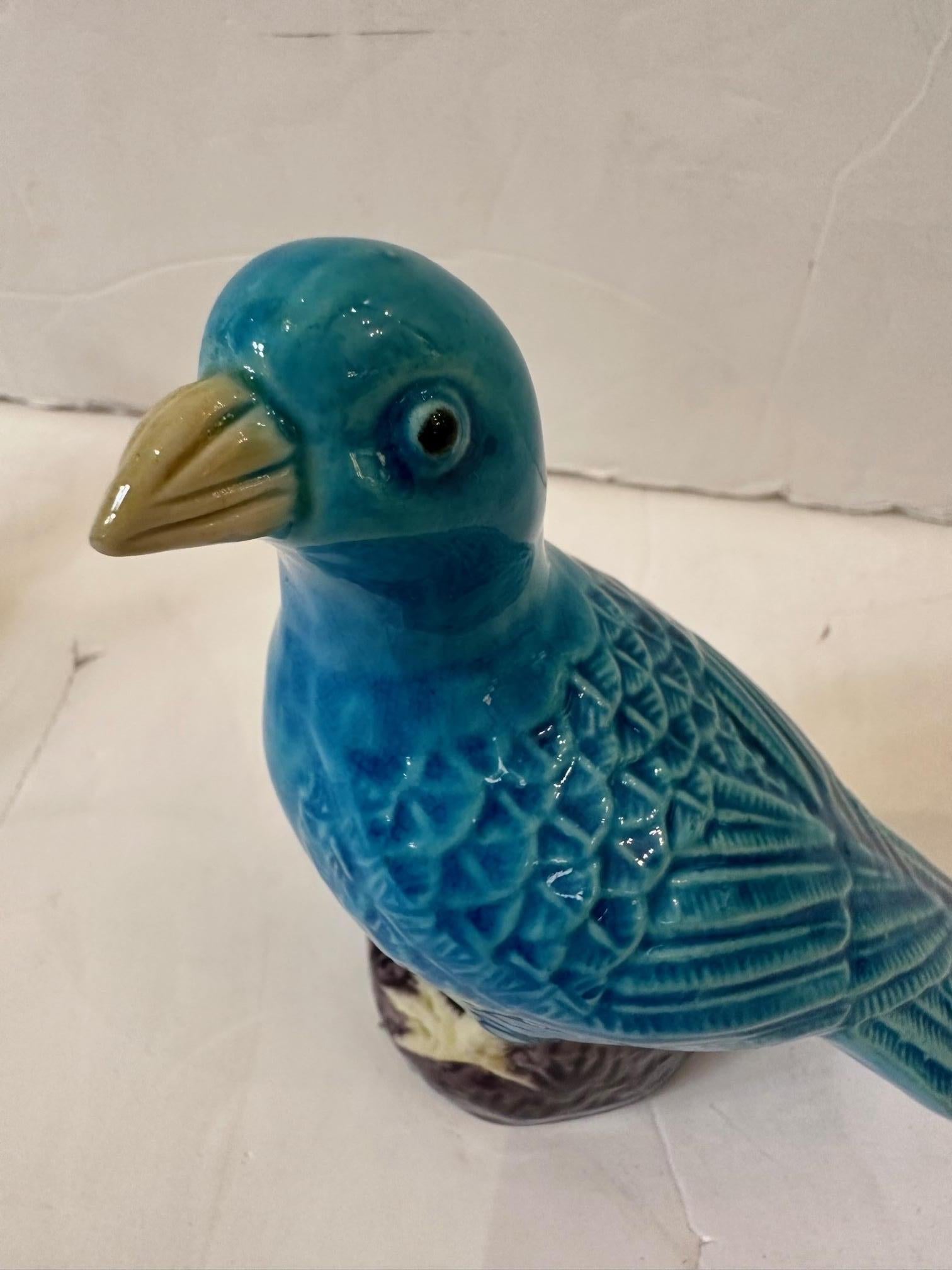 Auffälliges türkisfarbenes Paar chinesischer Porzellan-Blaue Vögel aus Porzellan im Zustand „Gut“ im Angebot in Hopewell, NJ