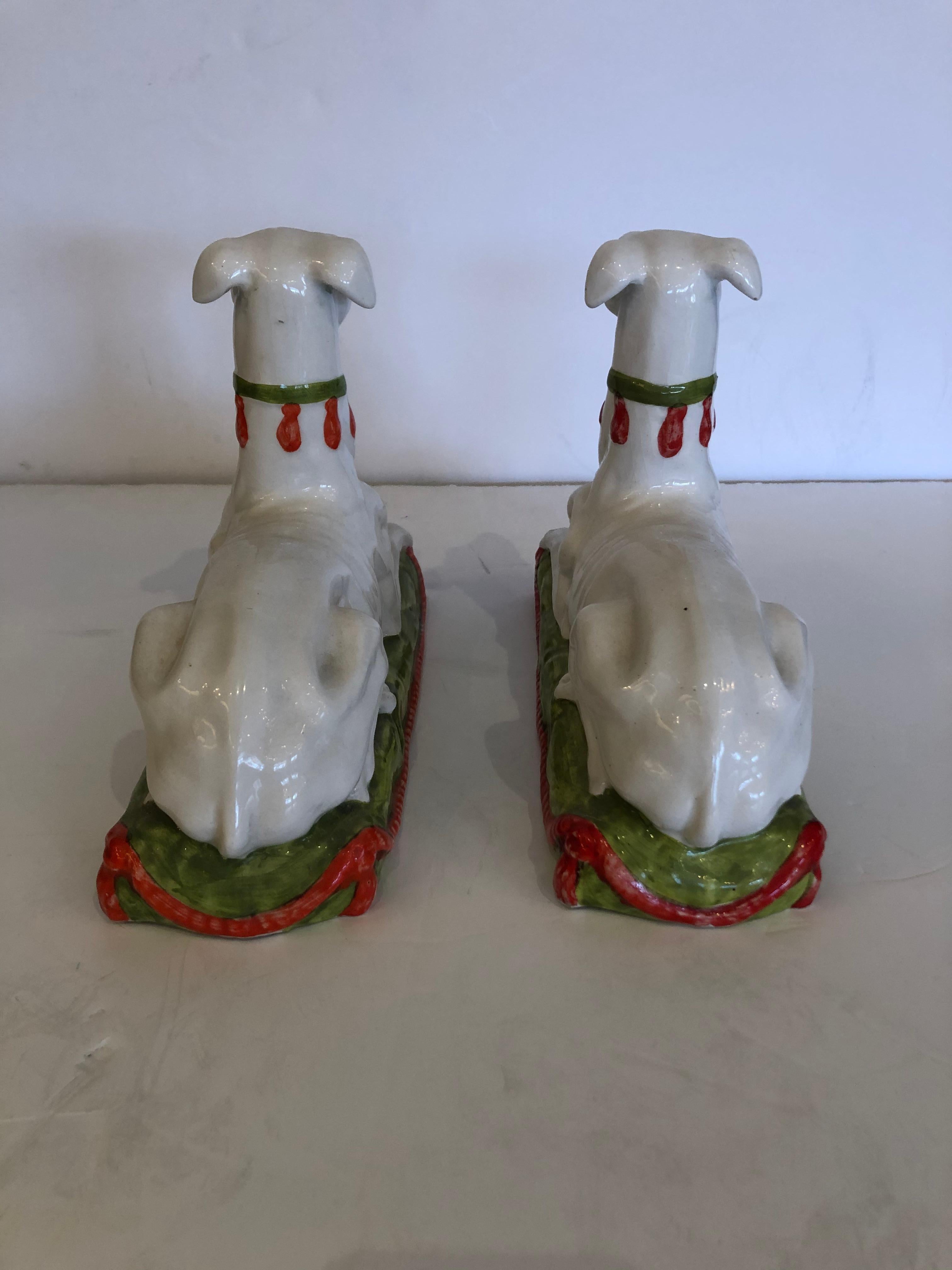 Straordinaria coppia di sculture in ceramica italiana di Whippet e Levrieri in vendita 2