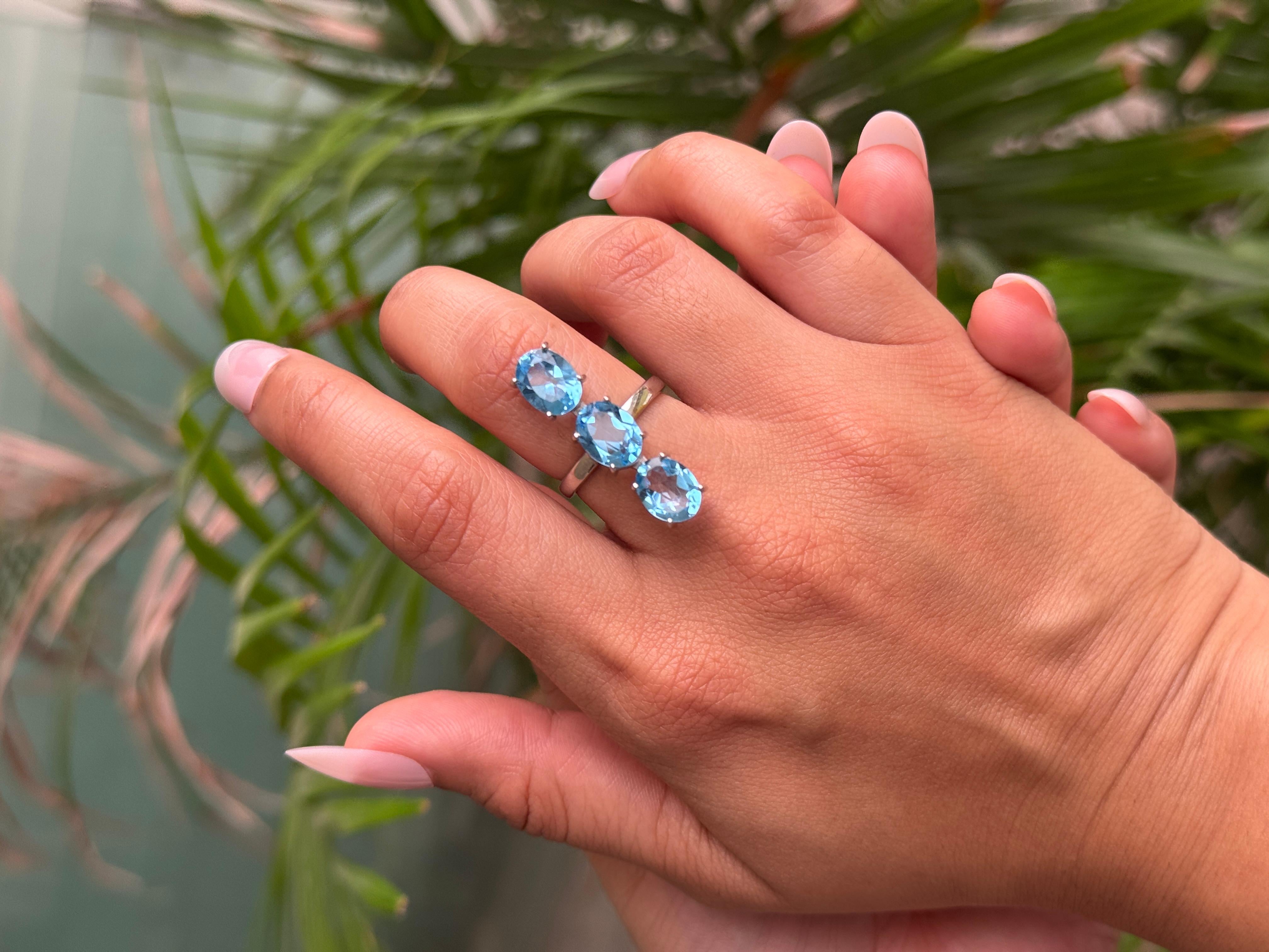 En vente :  Bague en argent 925 avec Trio de pierres précieuses ovales verticales Topaze bleue pour cadeaux 2