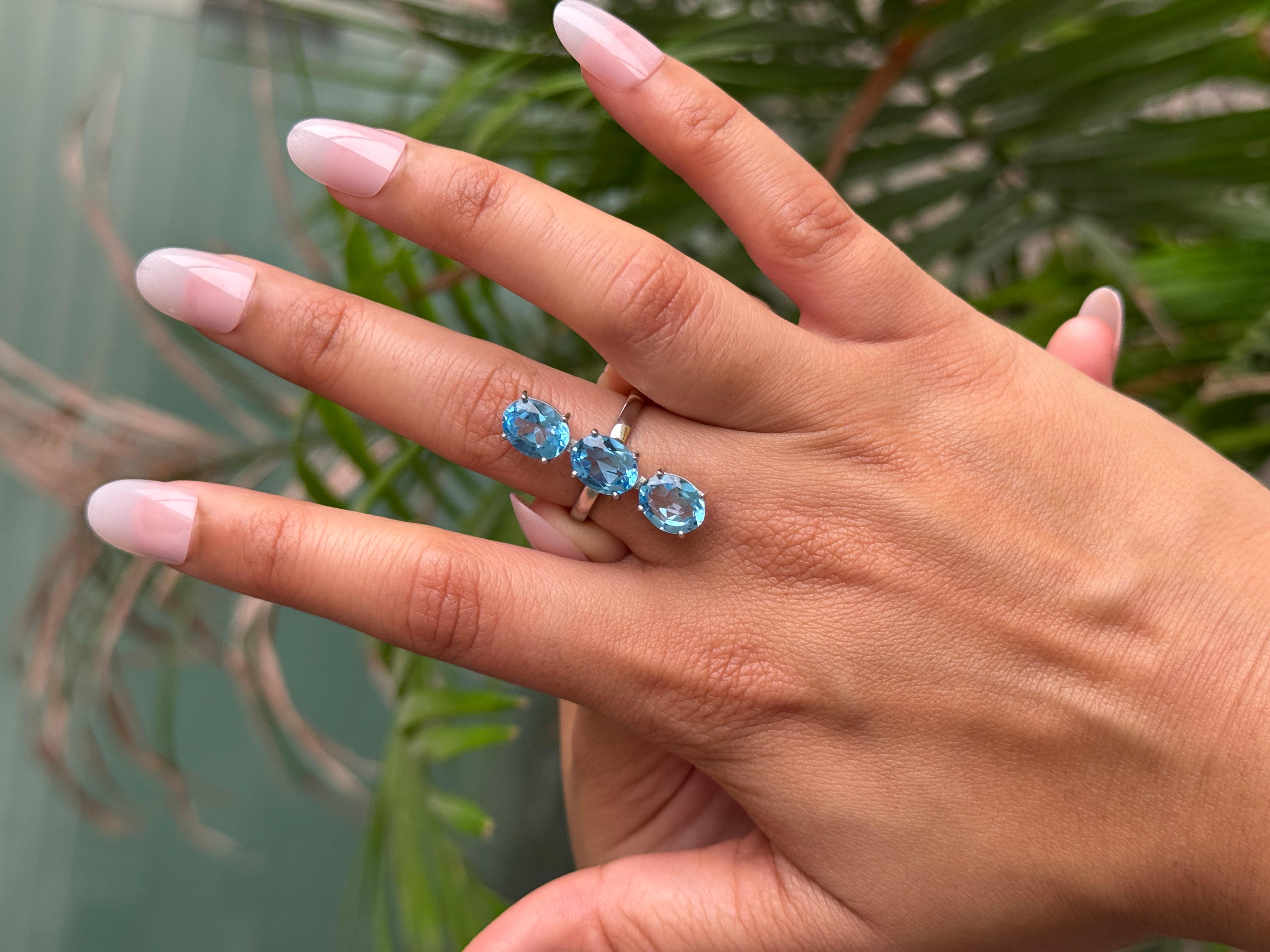 En vente :  Bague en argent 925 avec Trio de pierres précieuses ovales verticales Topaze bleue pour cadeaux 6