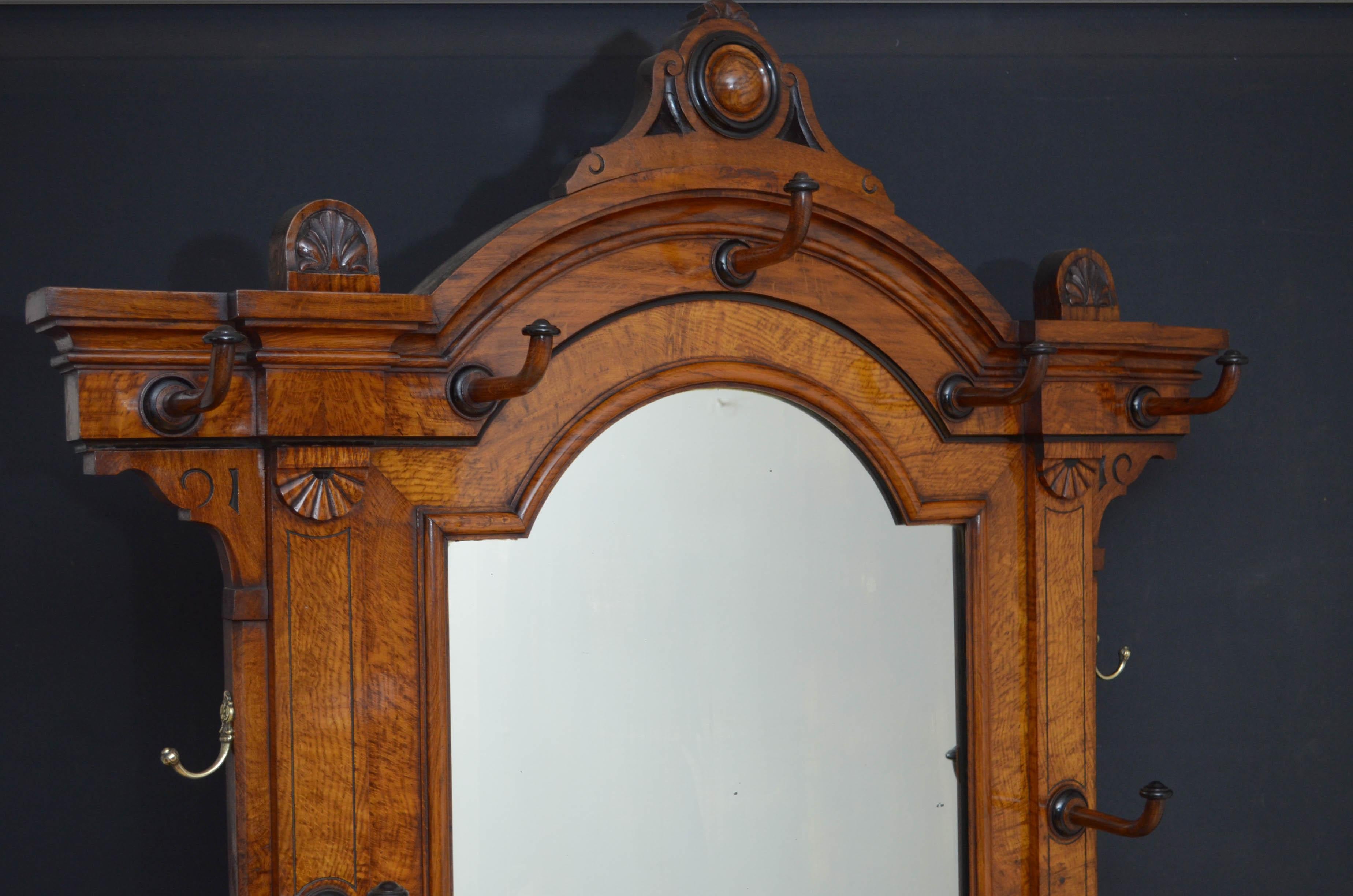 Striking Victorian Oak Hall Stand In Good Condition In Whaley Bridge, GB