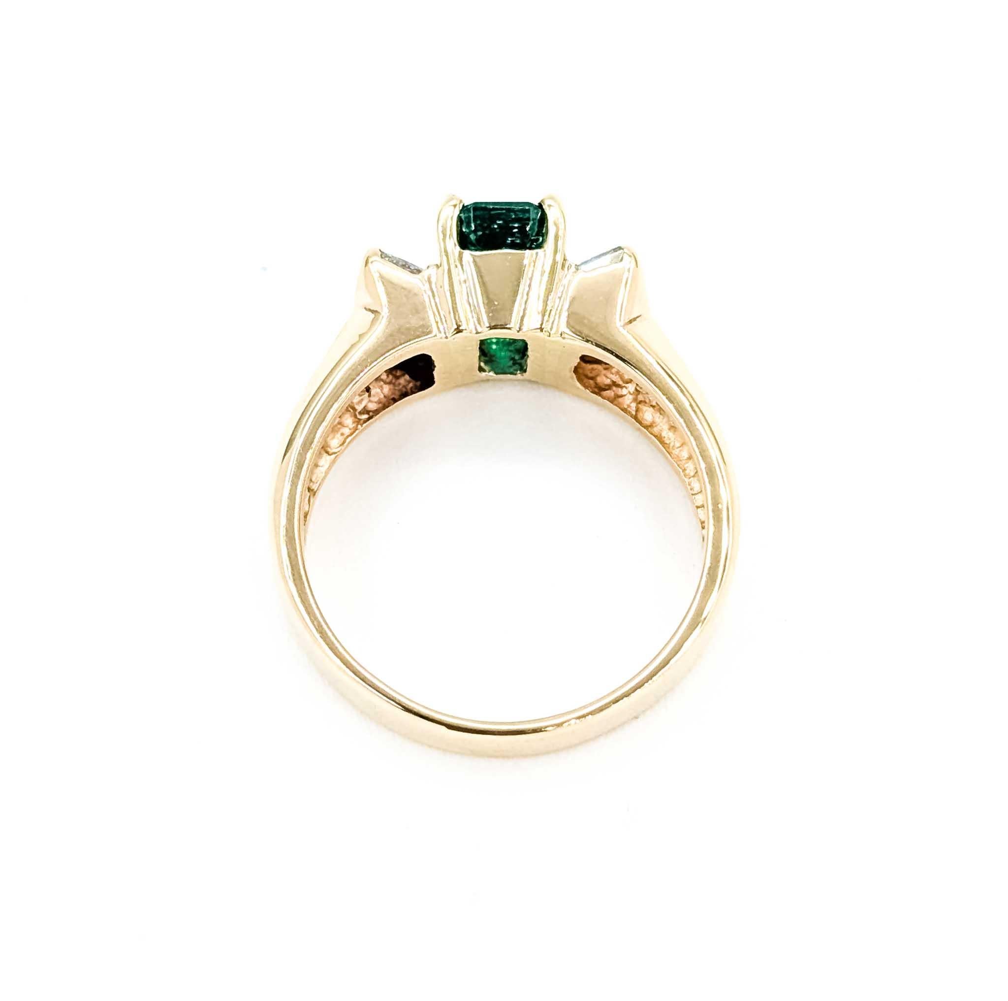 Auffälliger Vintage 14k Gelbgold Smaragd & Diamant Ring im Angebot 1