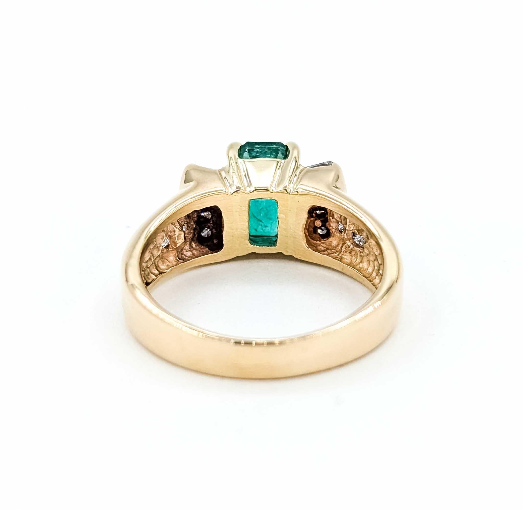 Auffälliger Vintage 14k Gelbgold Smaragd & Diamant Ring im Angebot 2