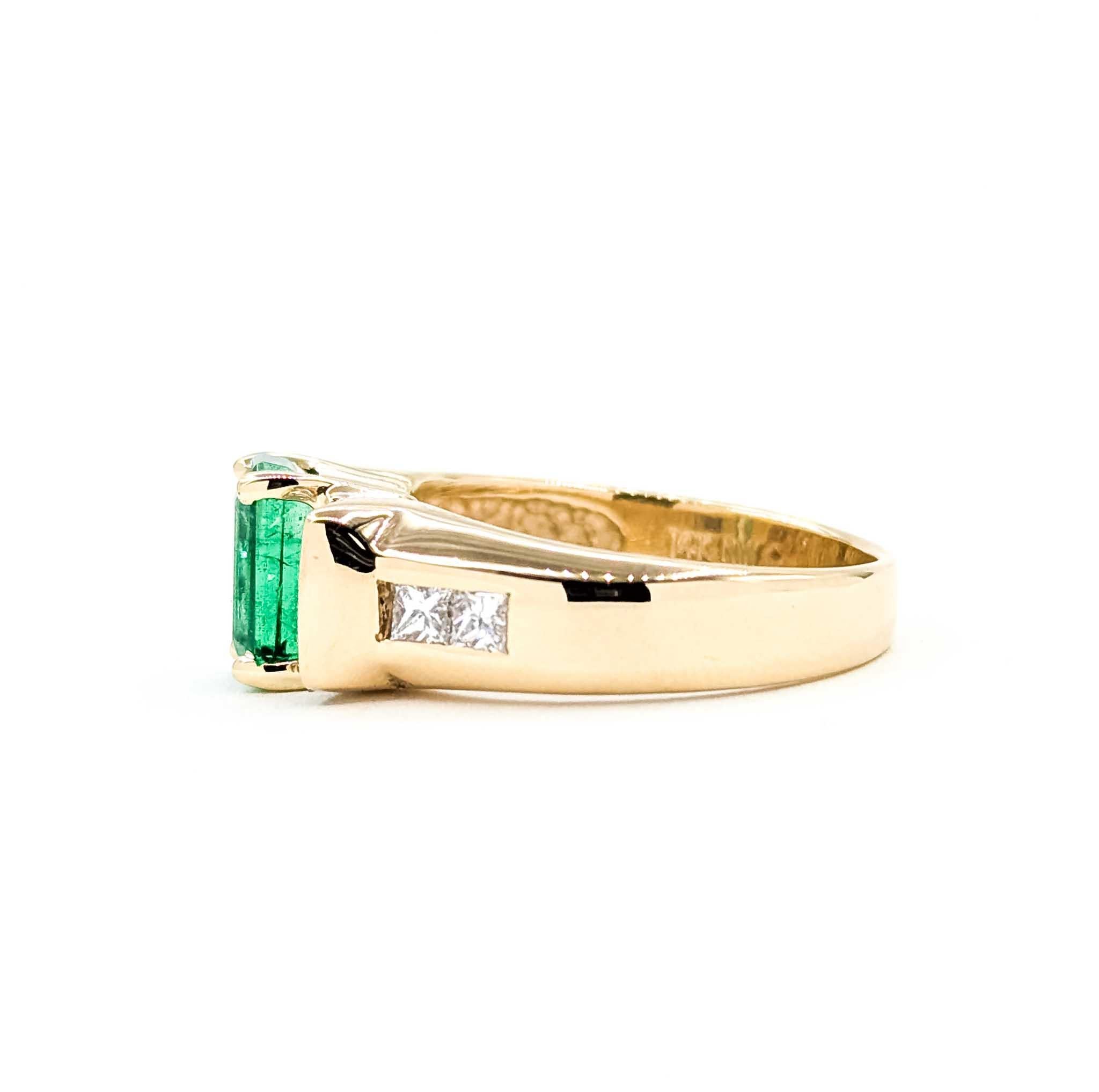 Auffälliger Vintage 14k Gelbgold Smaragd & Diamant Ring im Angebot 3
