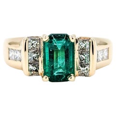 Striking Vintage 14k Yellow Gold Emerald & Diamond Ring