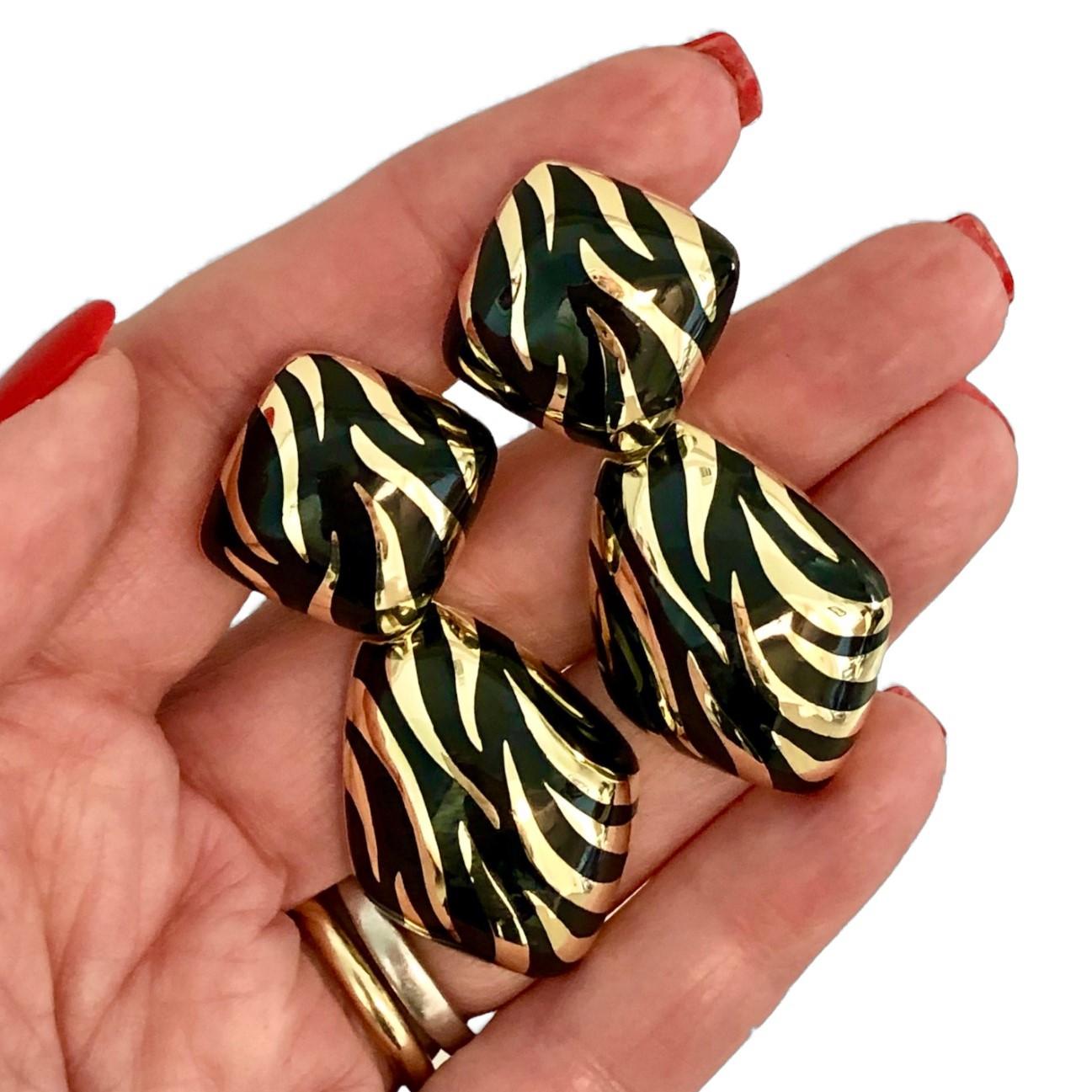 Striking Vintage 14k Yellow Gold Tiger Stripe Enamel Hanging Earrings For Sale 2