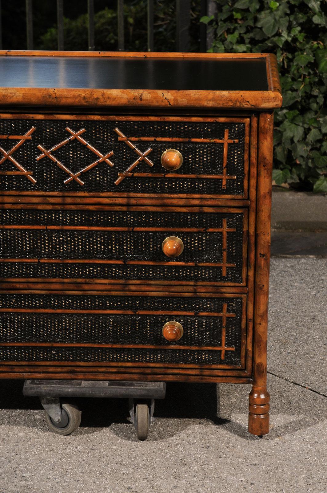 Strepitosa cassapanca di bambù in rattan British Colonial d'epoca - Coppia disponibile in vendita 5