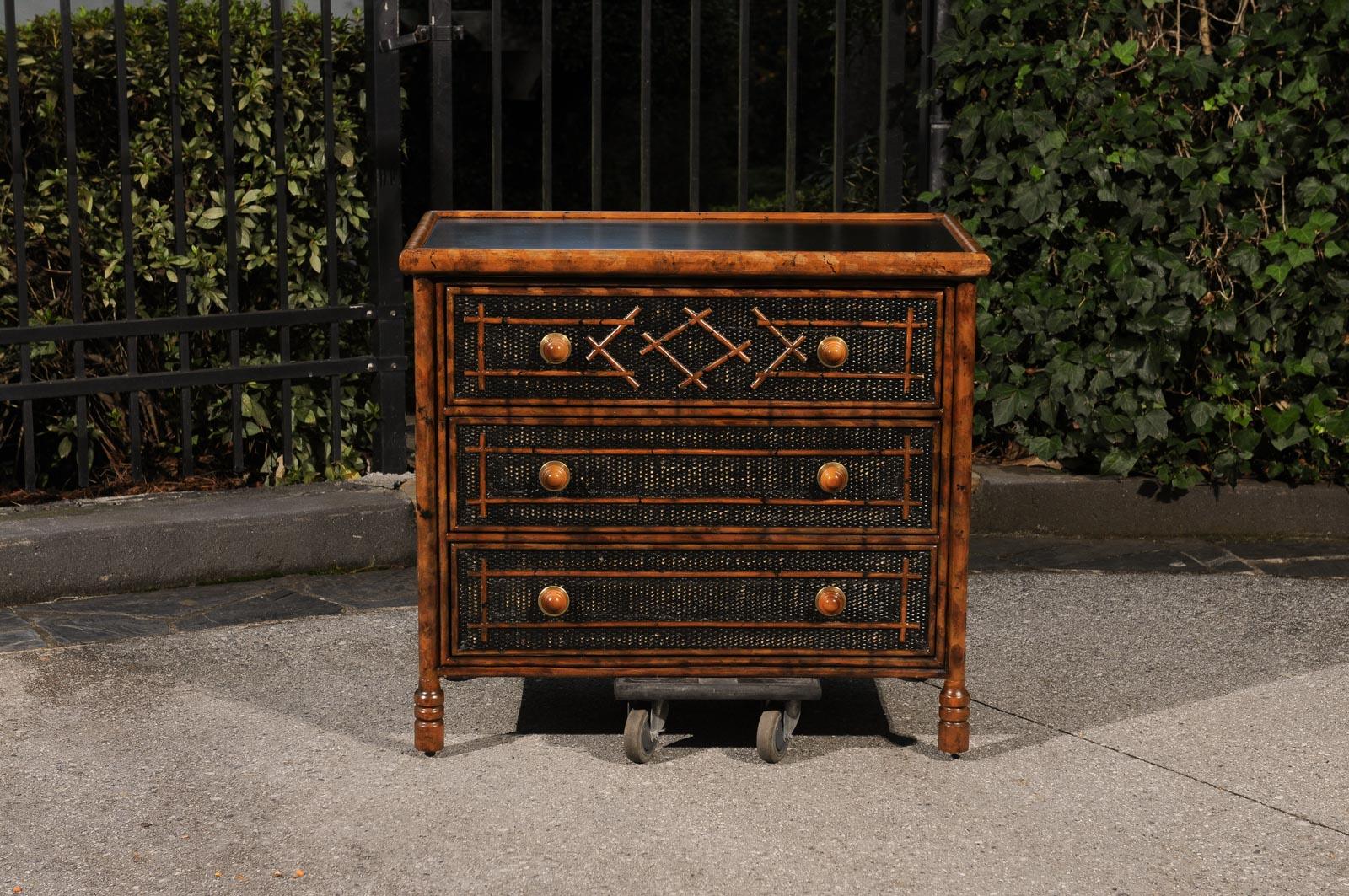 Strepitosa cassapanca di bambù in rattan British Colonial d'epoca - Coppia disponibile in vendita 7